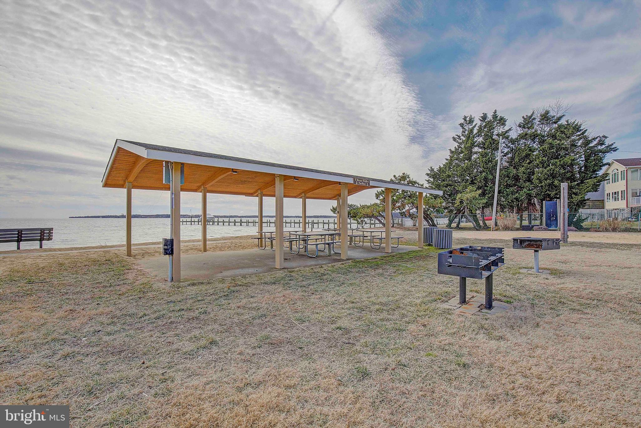 HILLSMERE SHORES - Residential