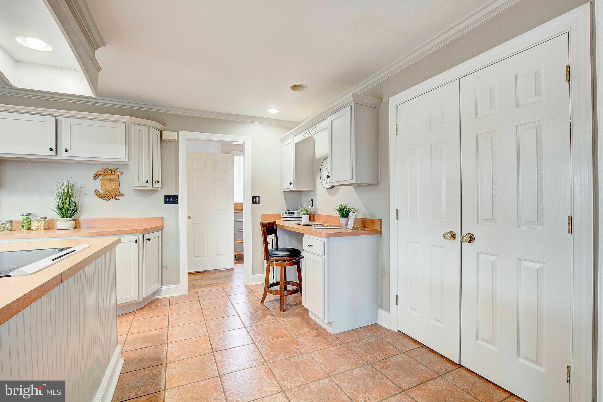 HILLSMERE SHORES - Residential