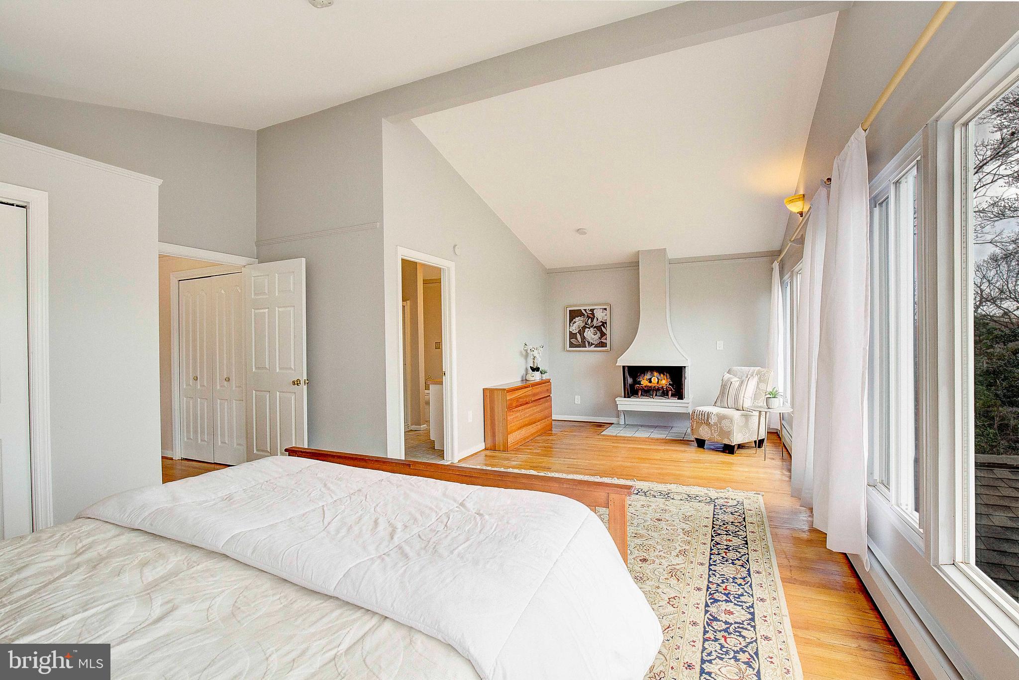 HILLSMERE SHORES - Residential