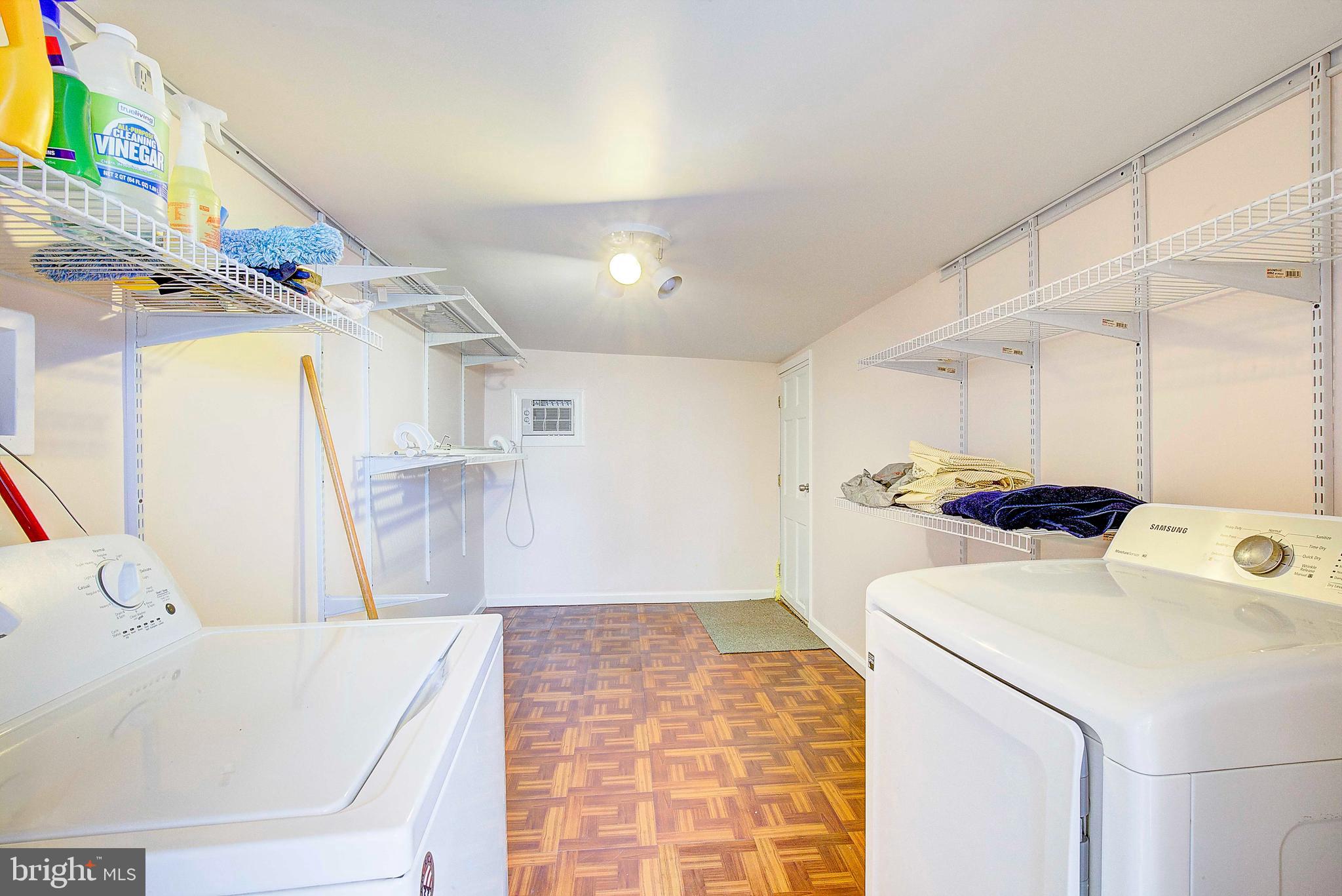 HILLSMERE SHORES - Residential