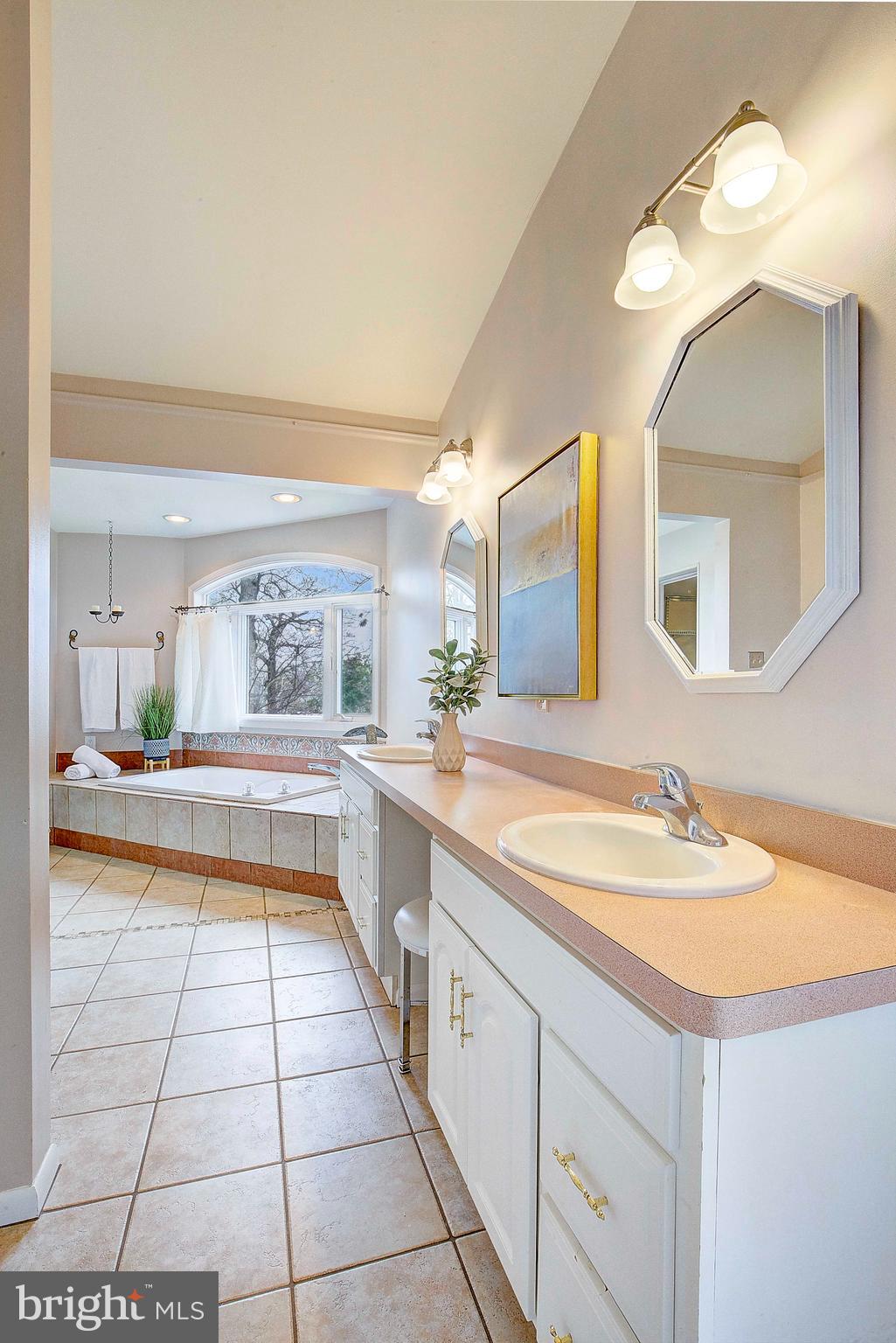 HILLSMERE SHORES - Residential