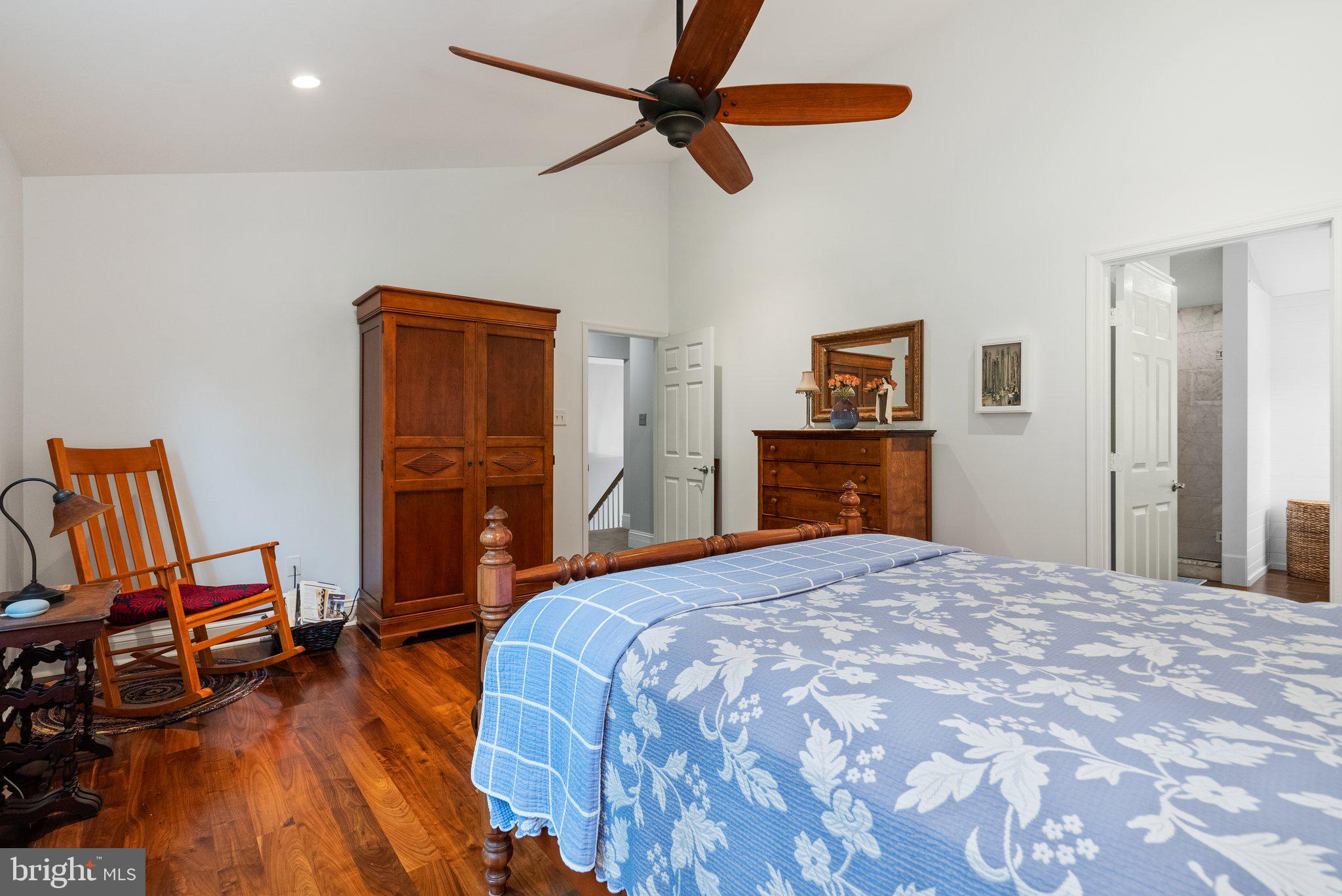 LAKE HALLOWELL - Residential