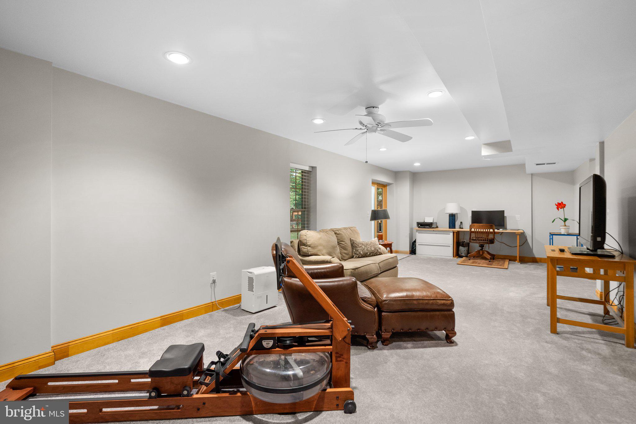 LAKE HALLOWELL - Residential