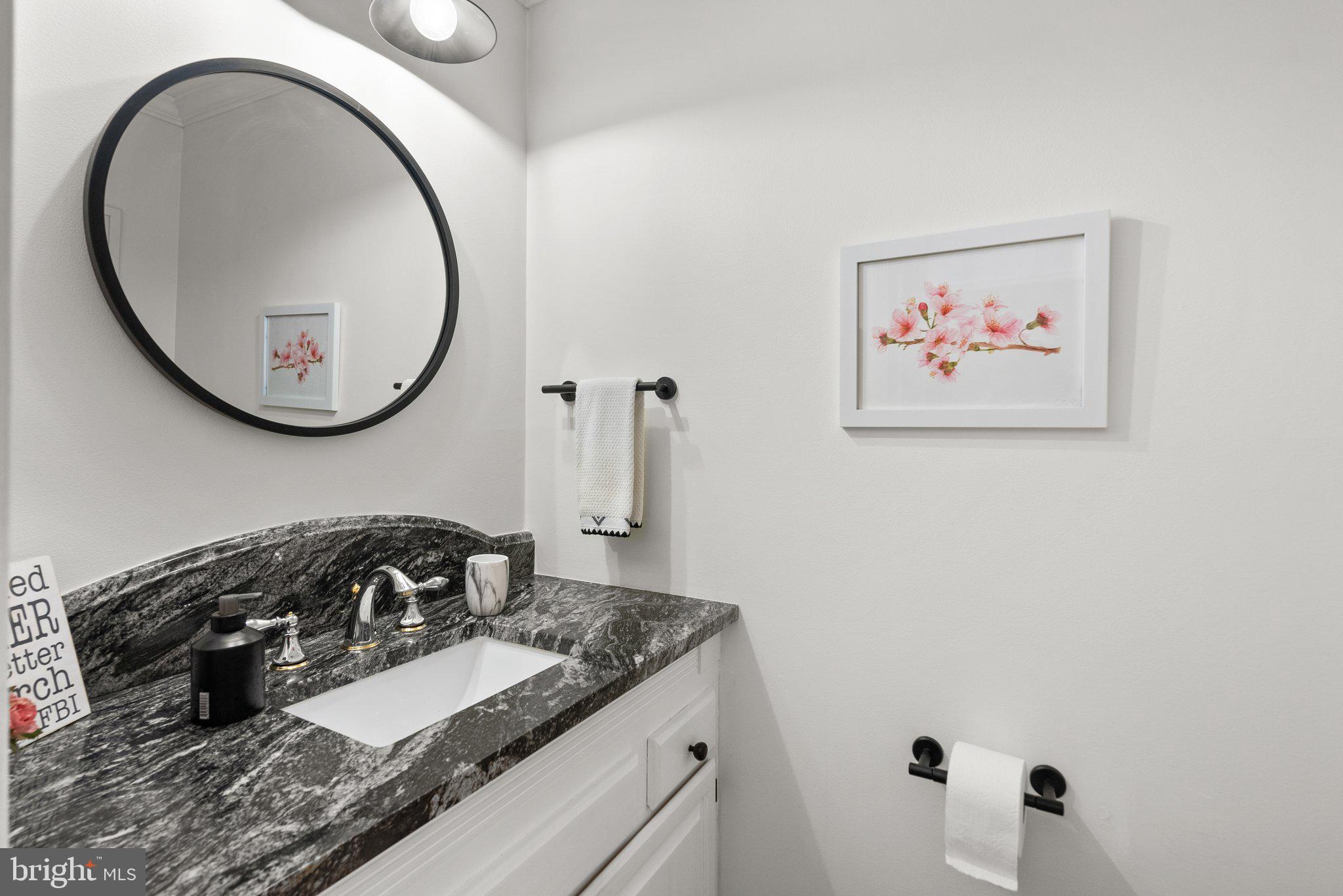 LAKE HALLOWELL - Residential