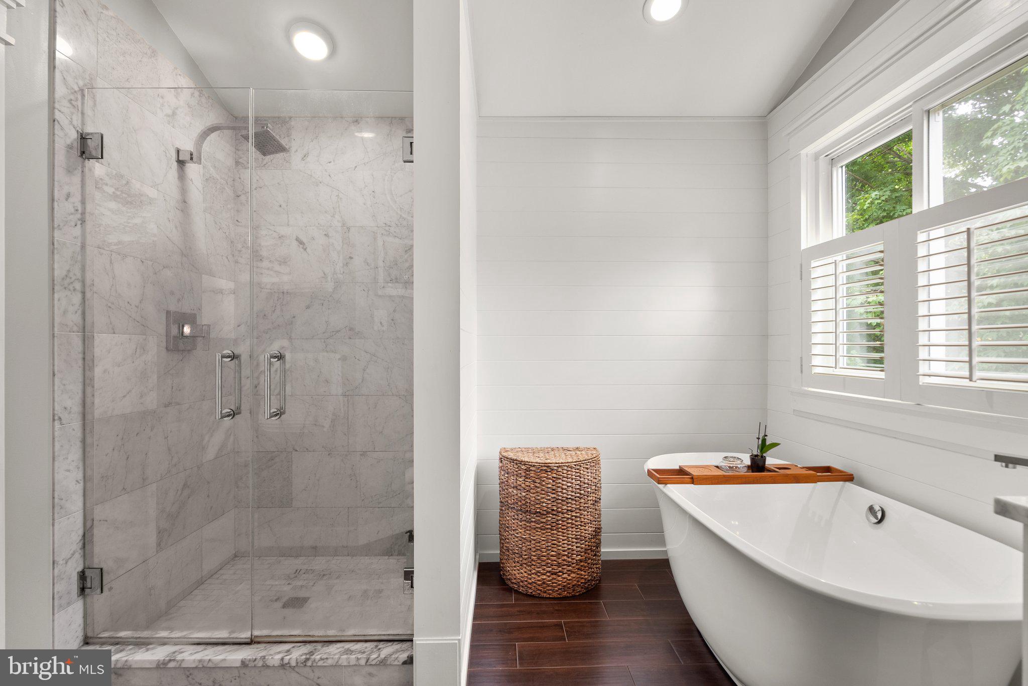 LAKE HALLOWELL - Residential