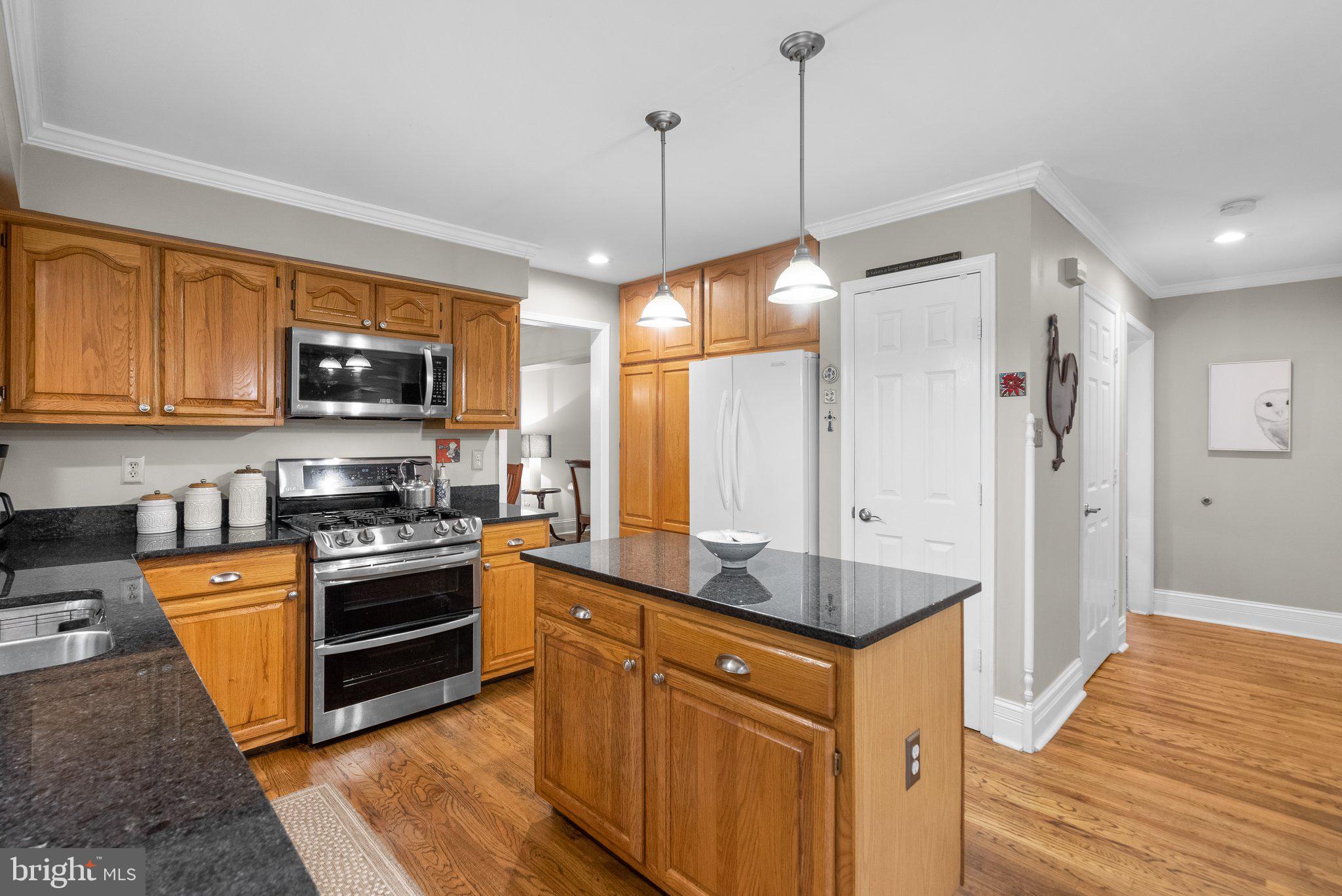 LAKE HALLOWELL - Residential