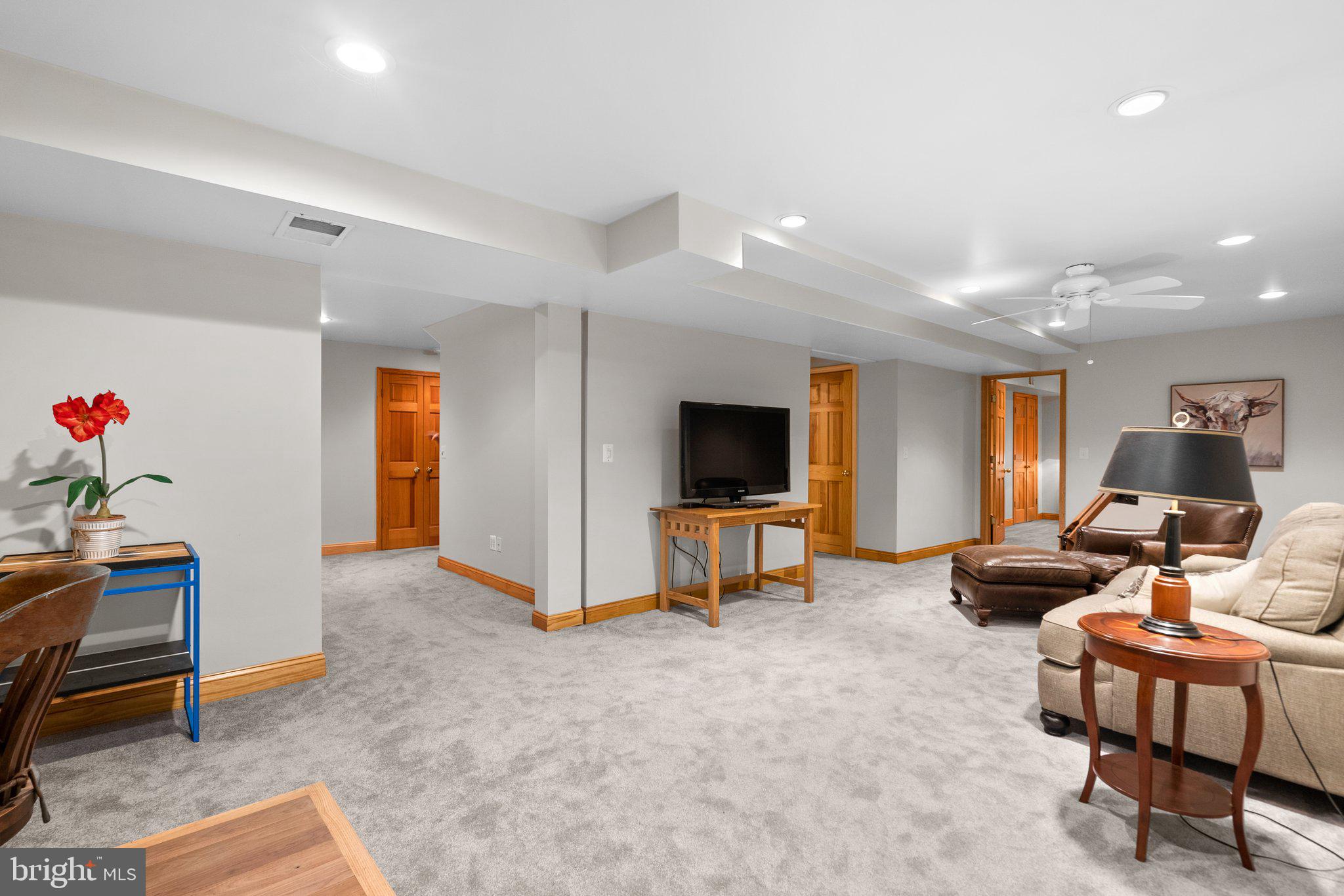 LAKE HALLOWELL - Residential