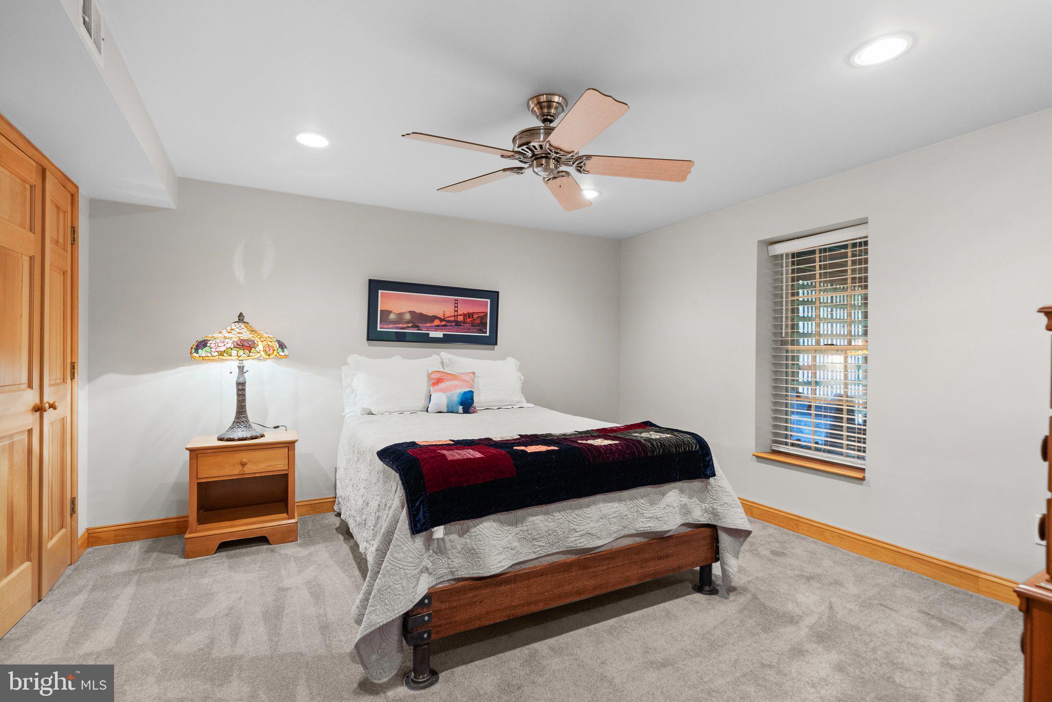 LAKE HALLOWELL - Residential