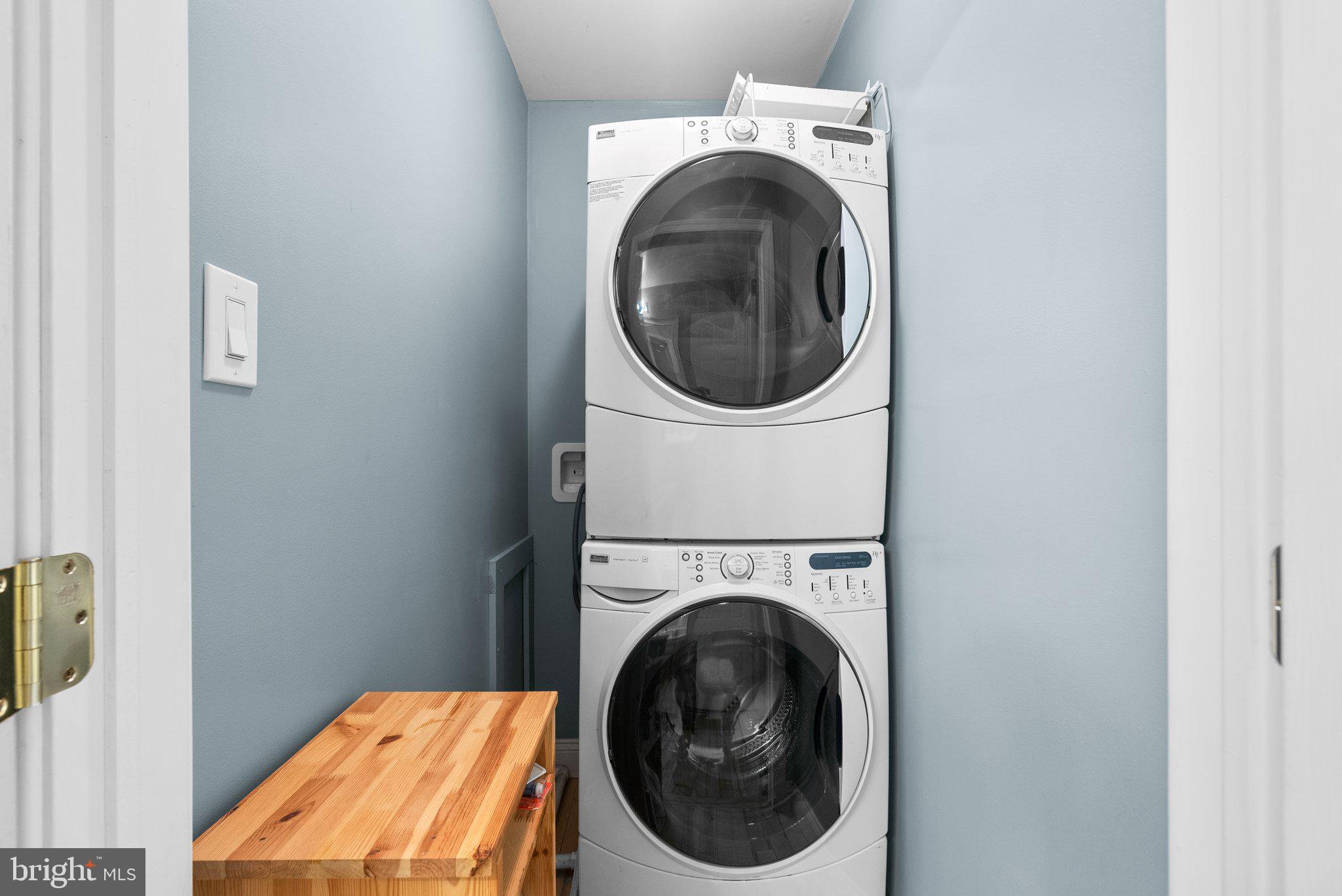 LAKE HALLOWELL - Residential