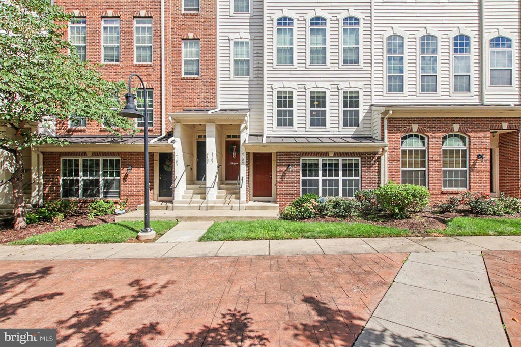 Photo of 6109 Aster Haven Circle, HAYMARKET, VA 20169 (MLS # VAPW2127282)