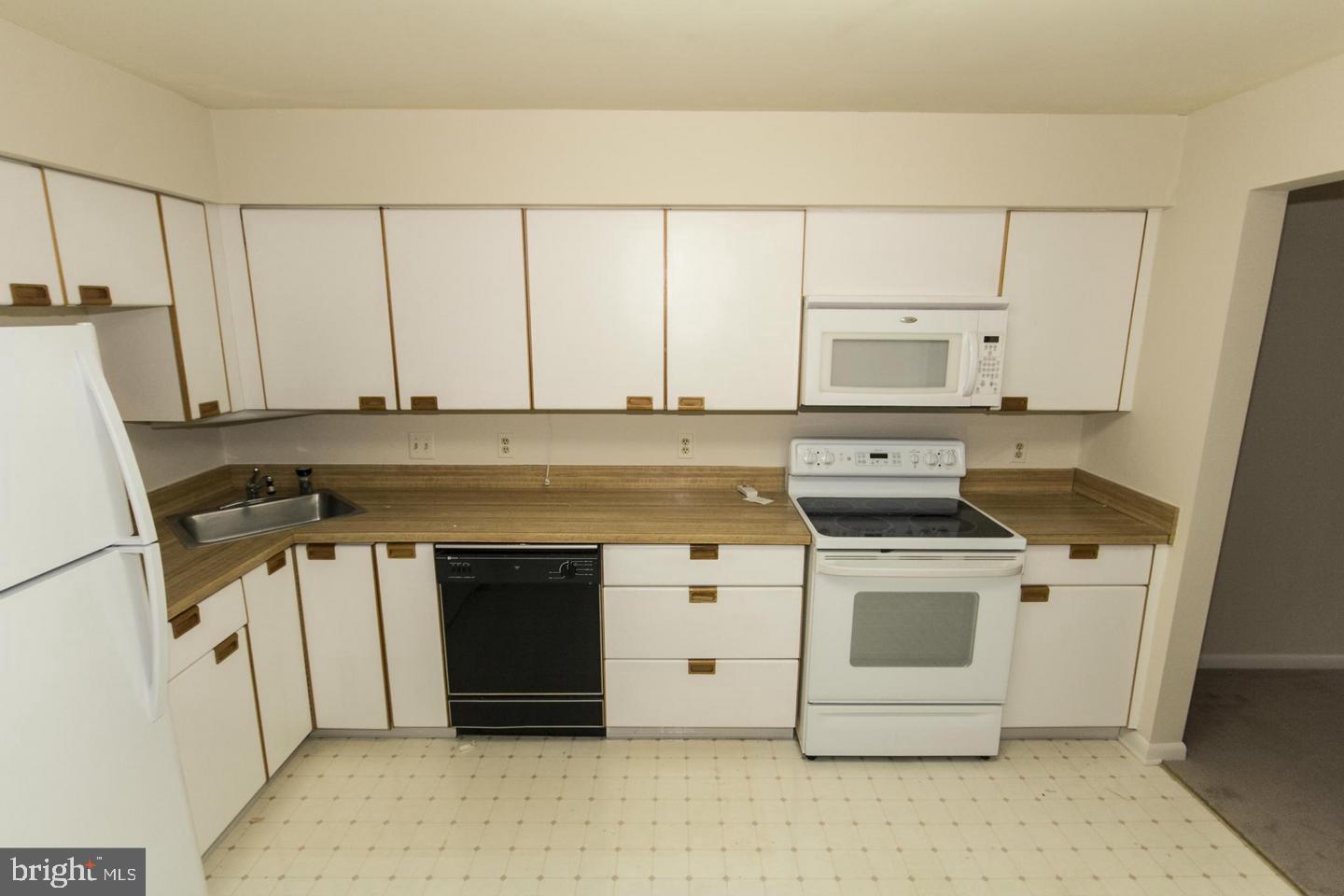 THE FALLS GARDEN - Residential Lease