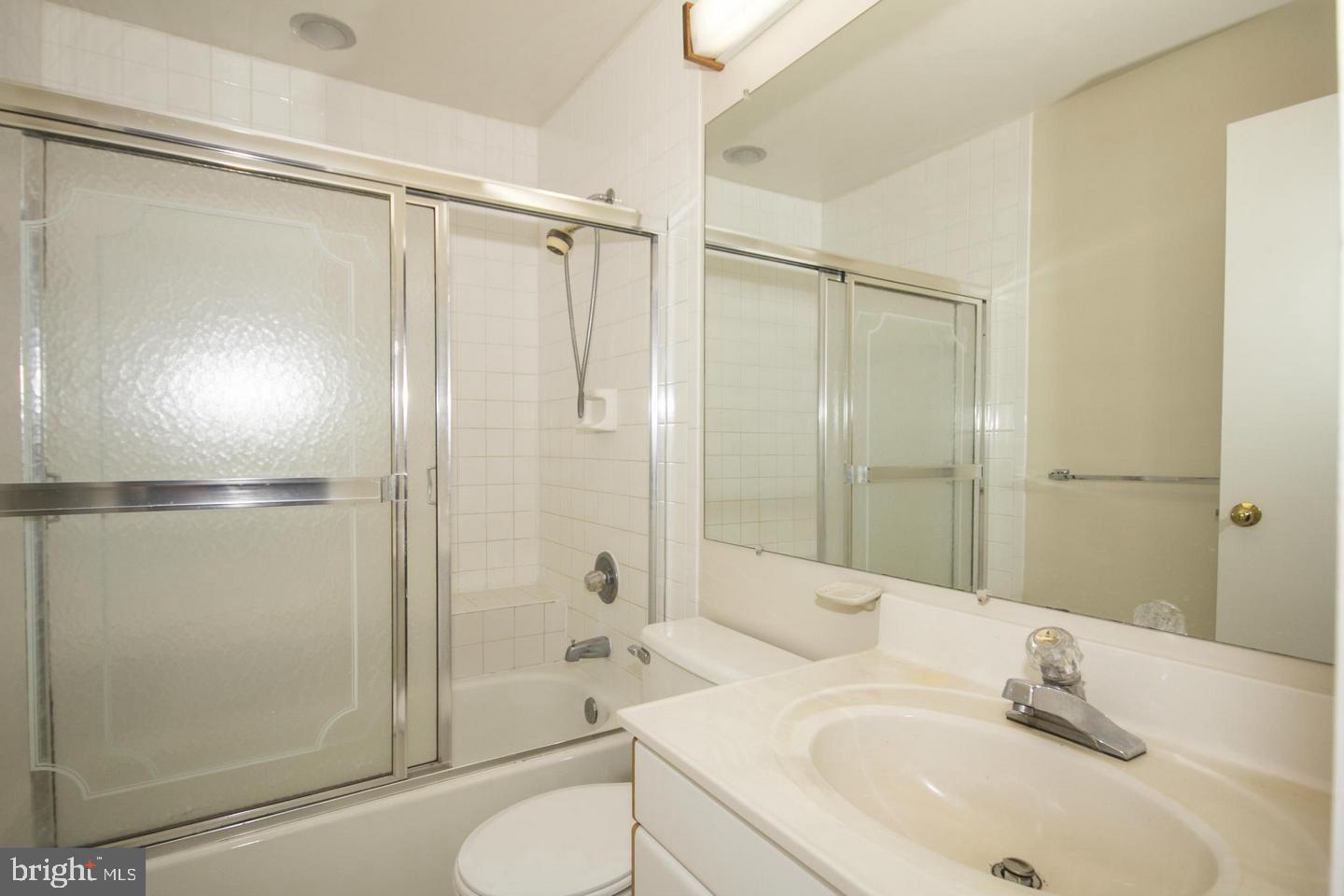 THE FALLS GARDEN - Residential Lease