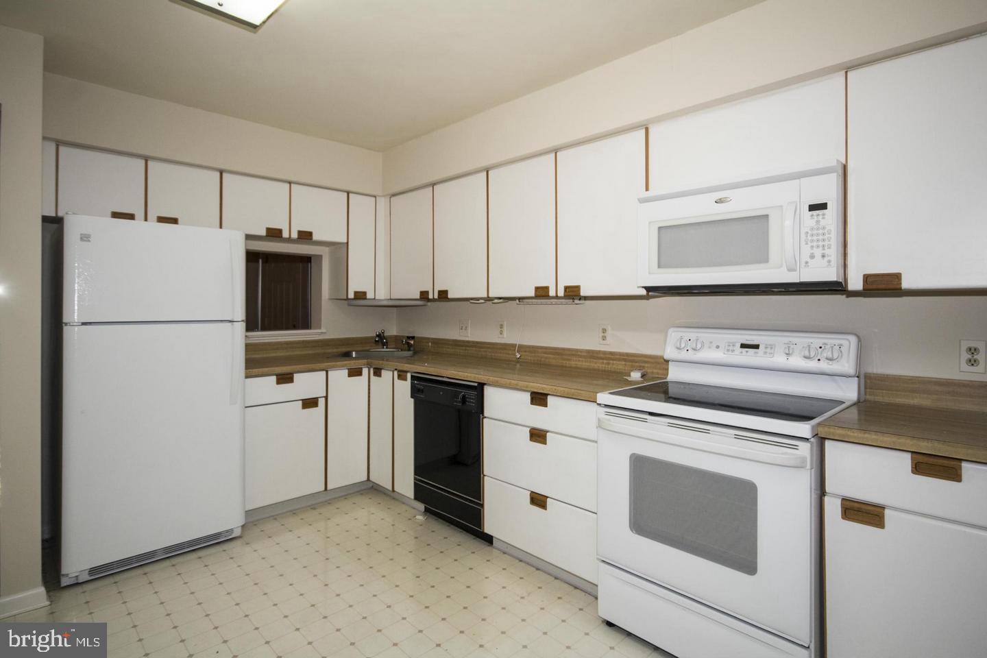 THE FALLS GARDEN - Residential Lease