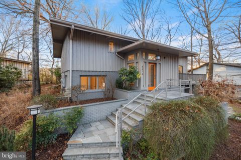 Photo of 8010 Riverside Drive, Cabin John, MD 20818 (MLS # MDMC2116638)