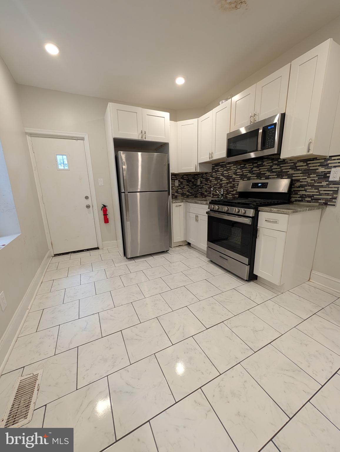 1327 N WANAMAKER STREET