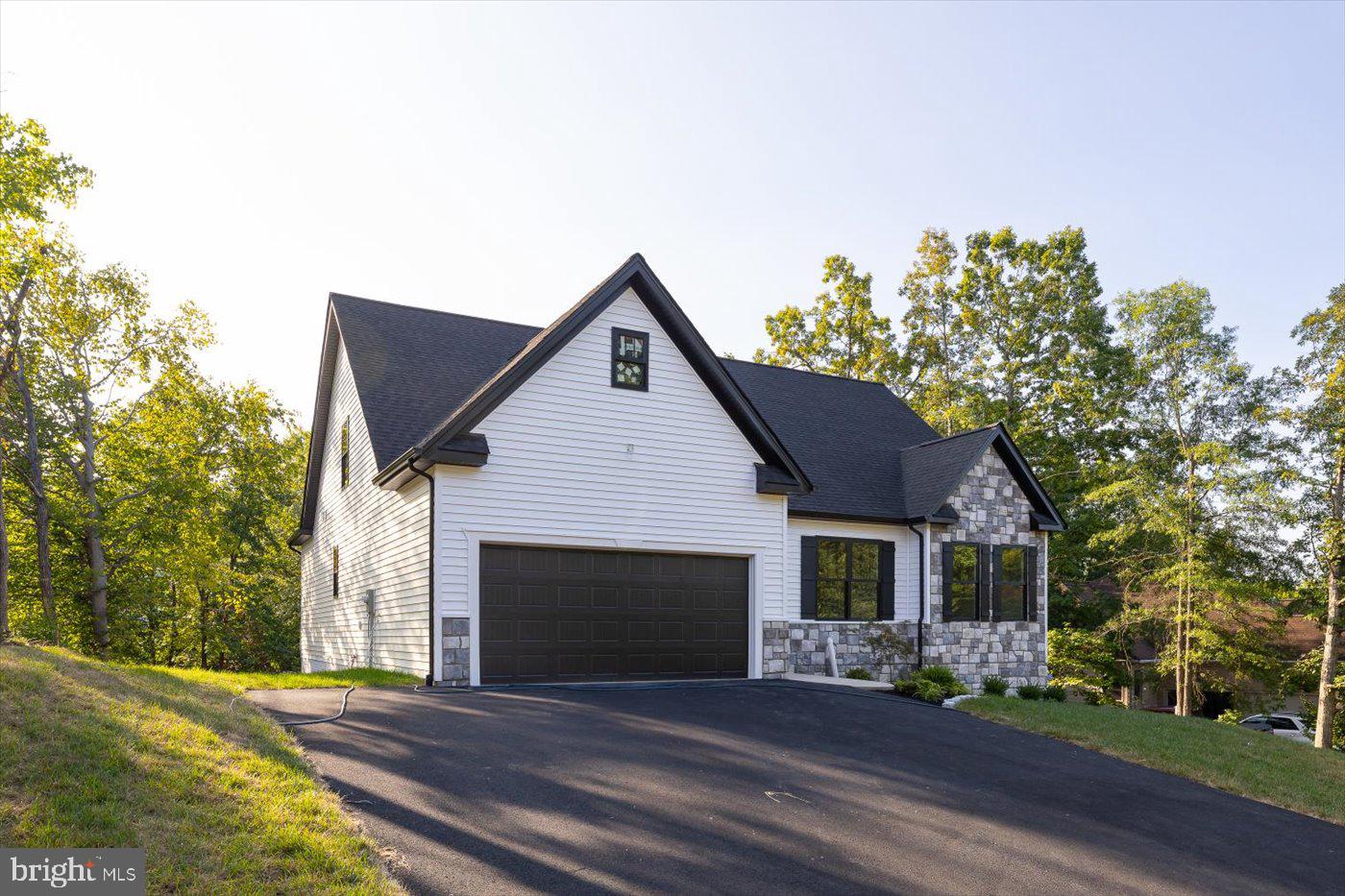HUNTINGTON HILLS - Residential