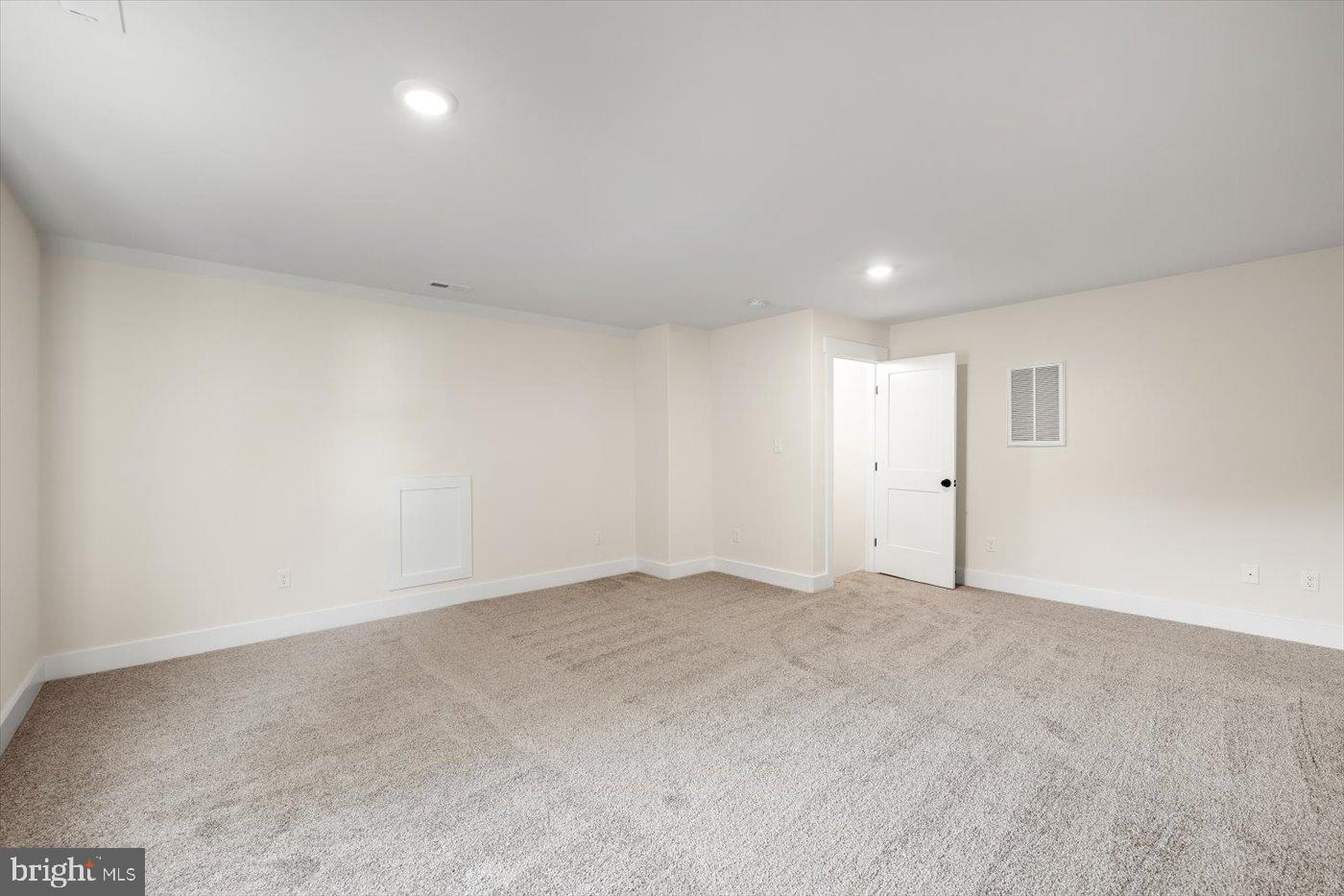 HUNTINGTON HILLS - Residential
