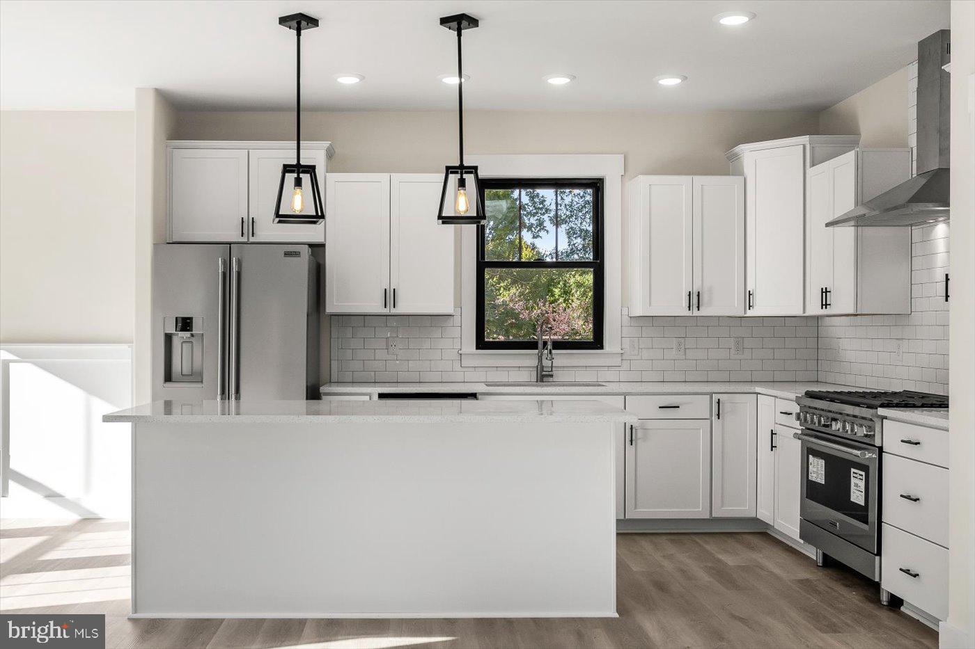 HUNTINGTON HILLS - Residential