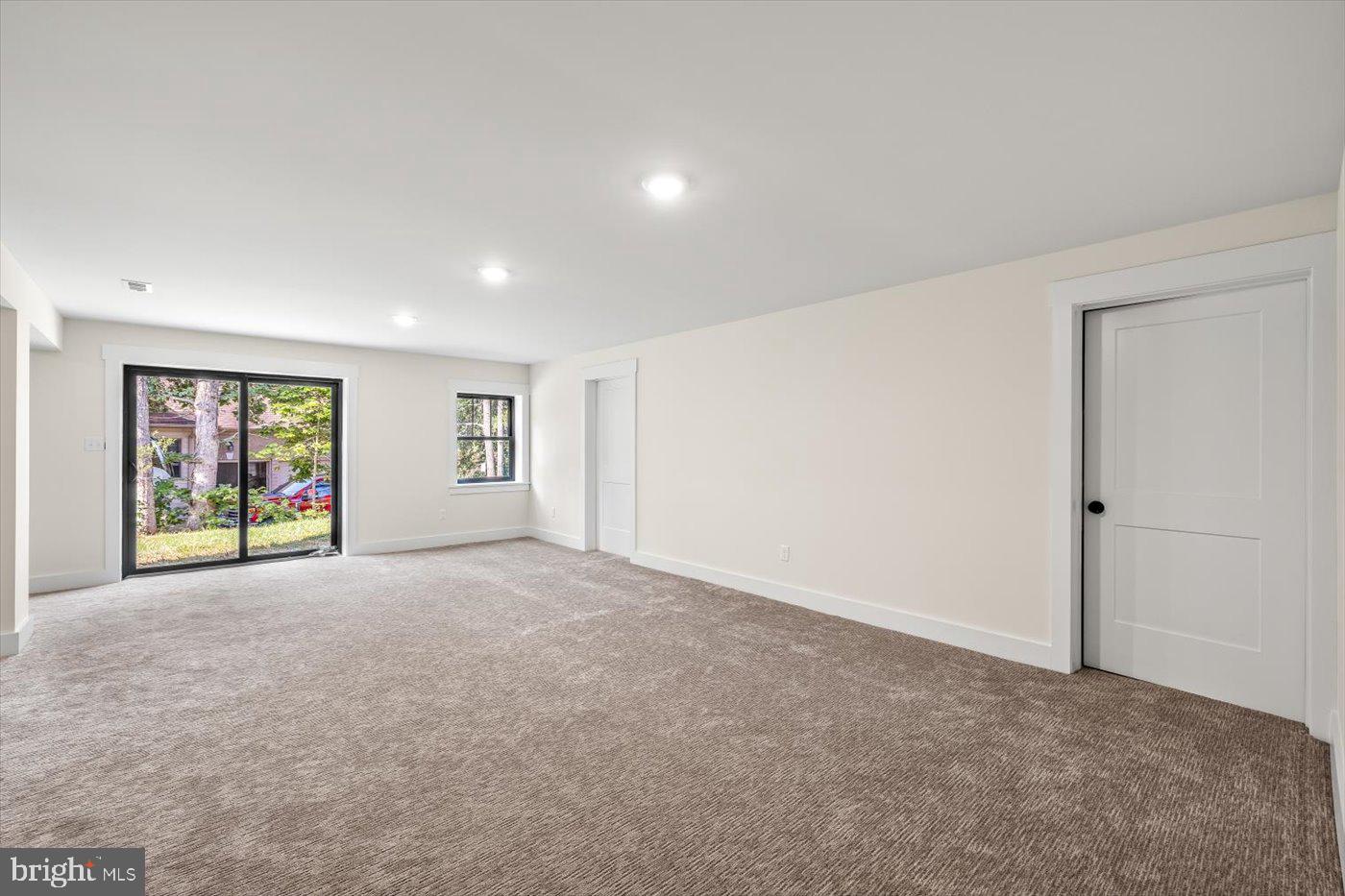 HUNTINGTON HILLS - Residential