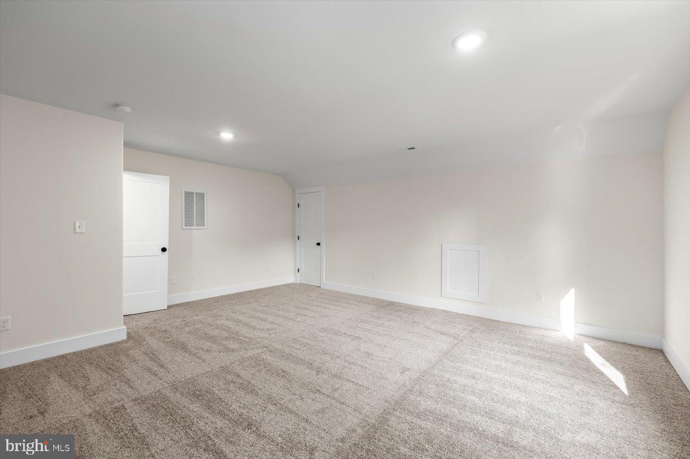 HUNTINGTON HILLS - Residential