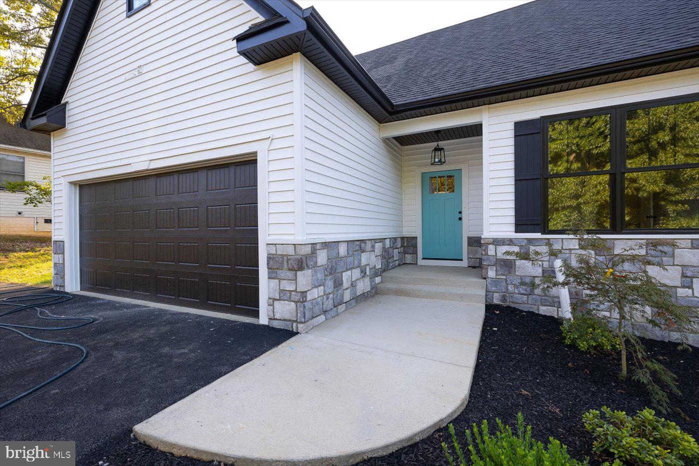 HUNTINGTON HILLS - Residential