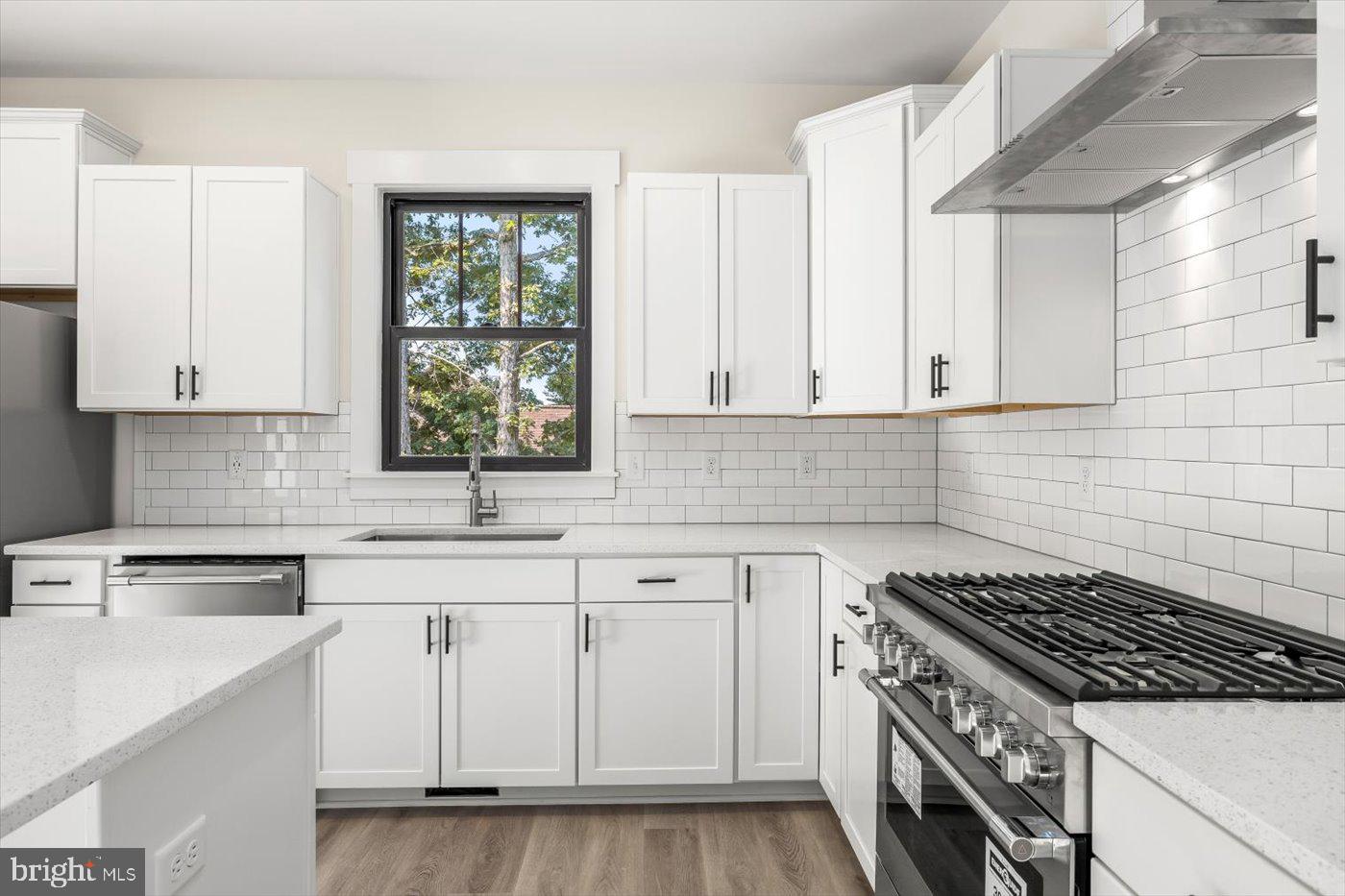 HUNTINGTON HILLS - Residential