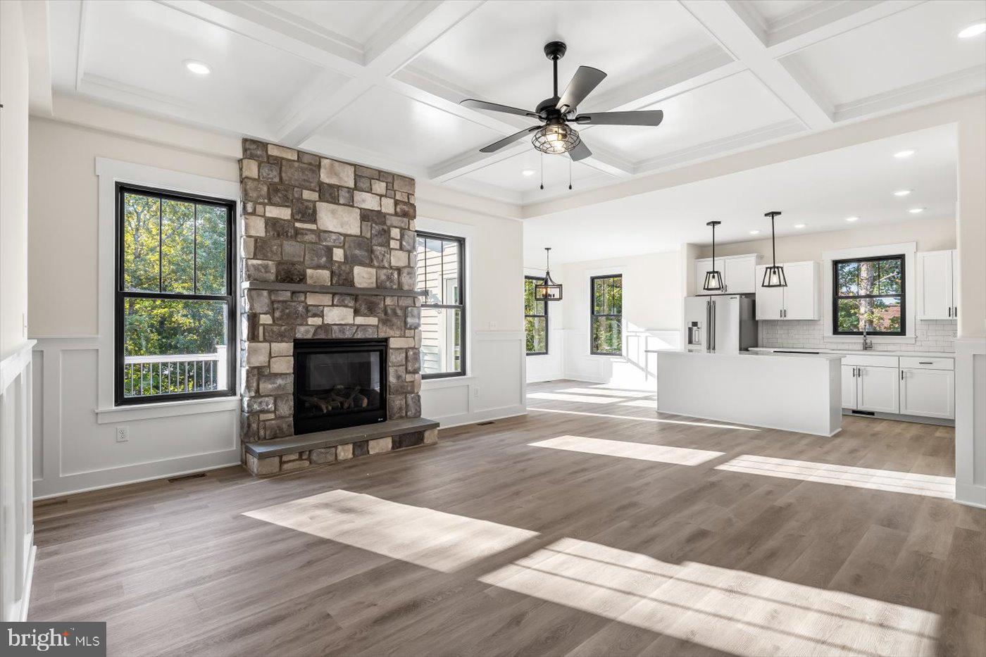 HUNTINGTON HILLS - Residential