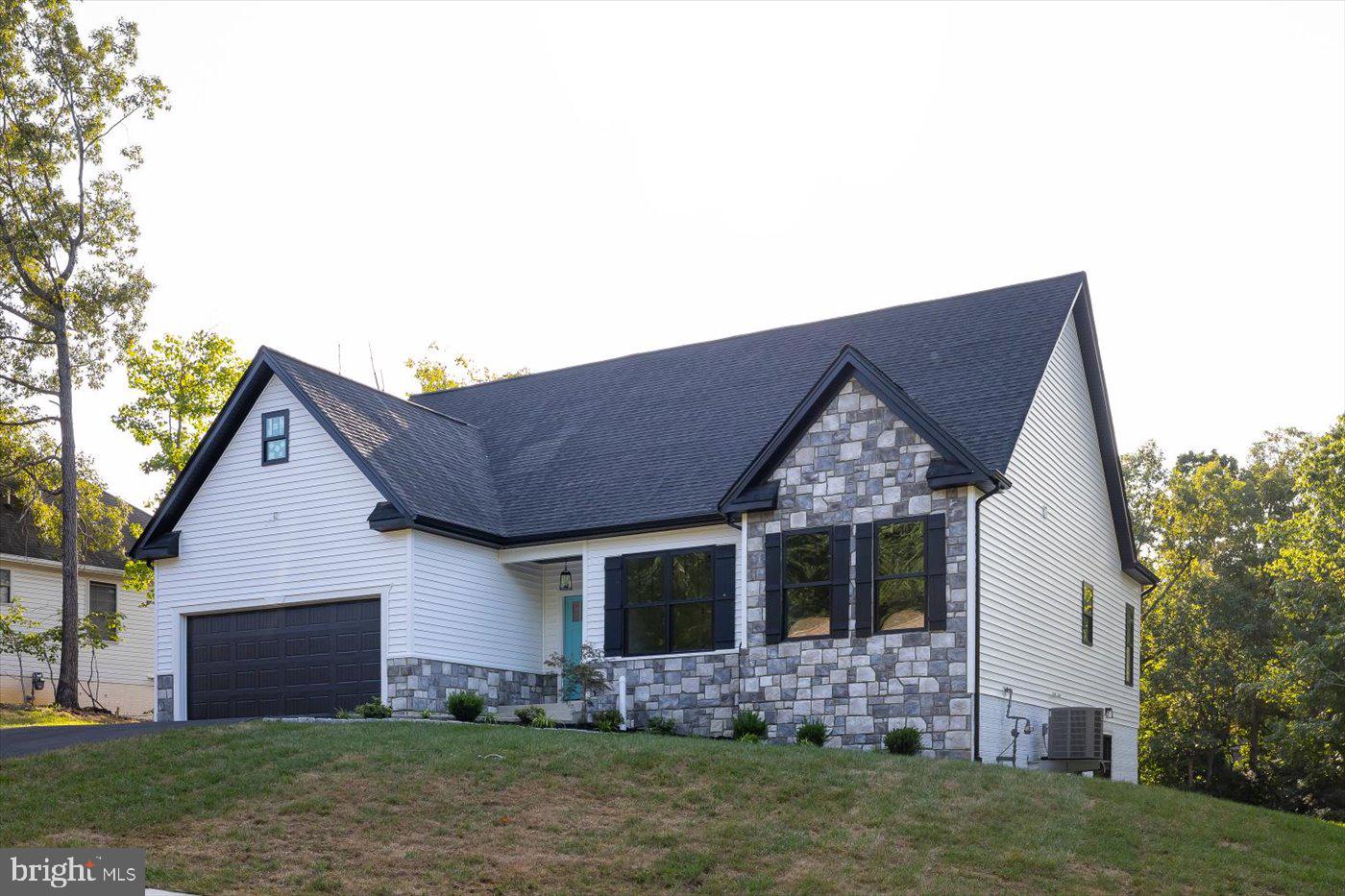 HUNTINGTON HILLS - Residential
