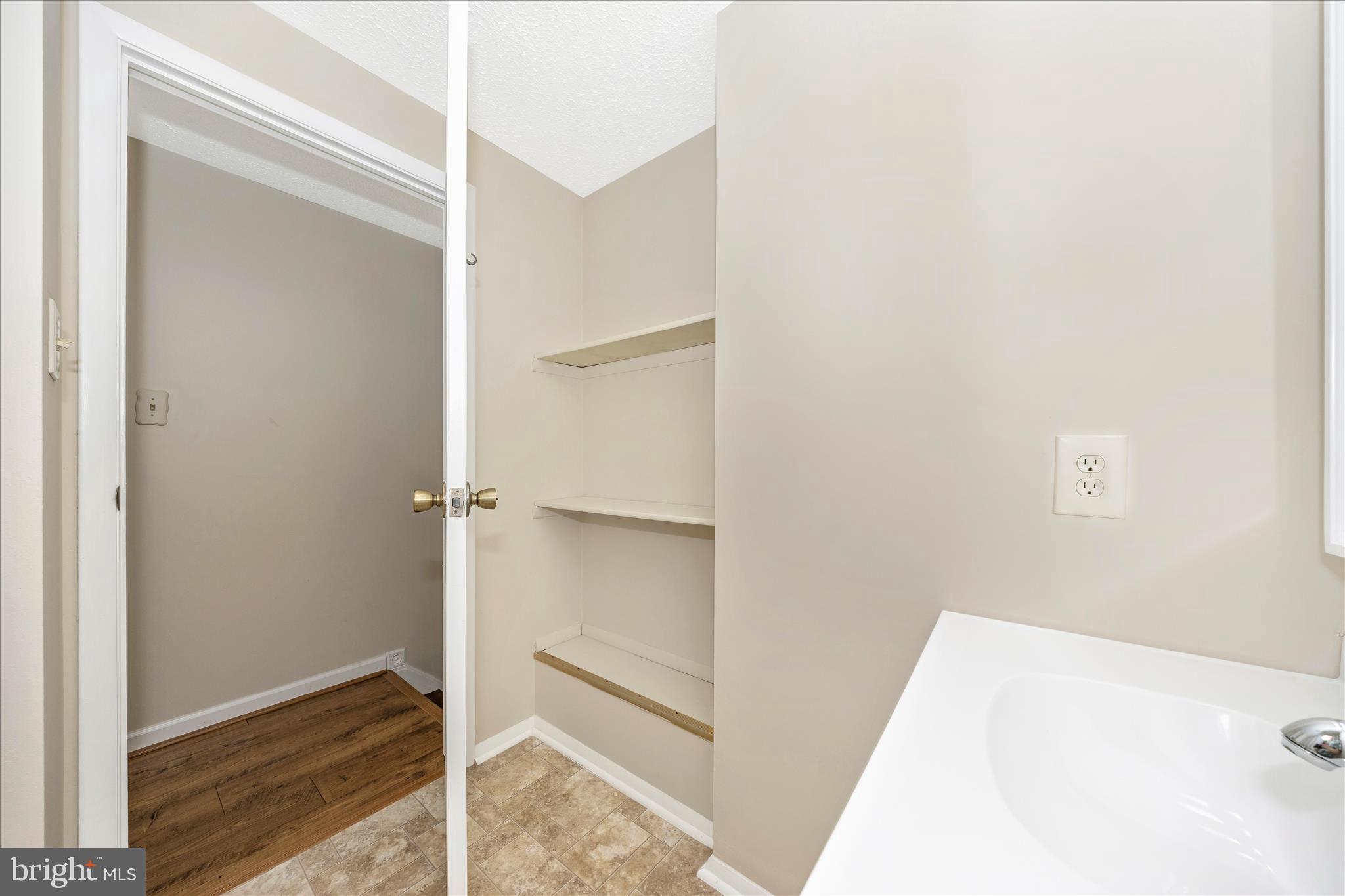 GLADE MANOR - Residential