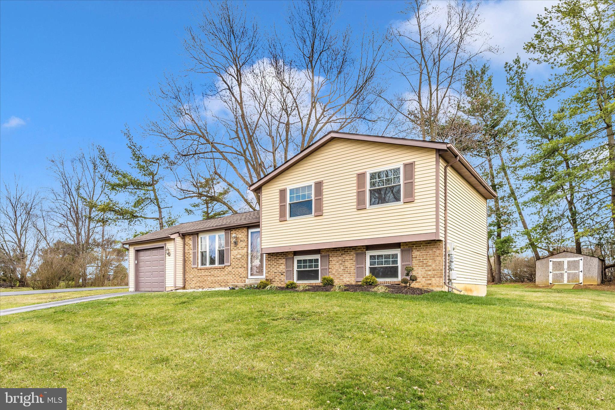 GLADE MANOR - Residential