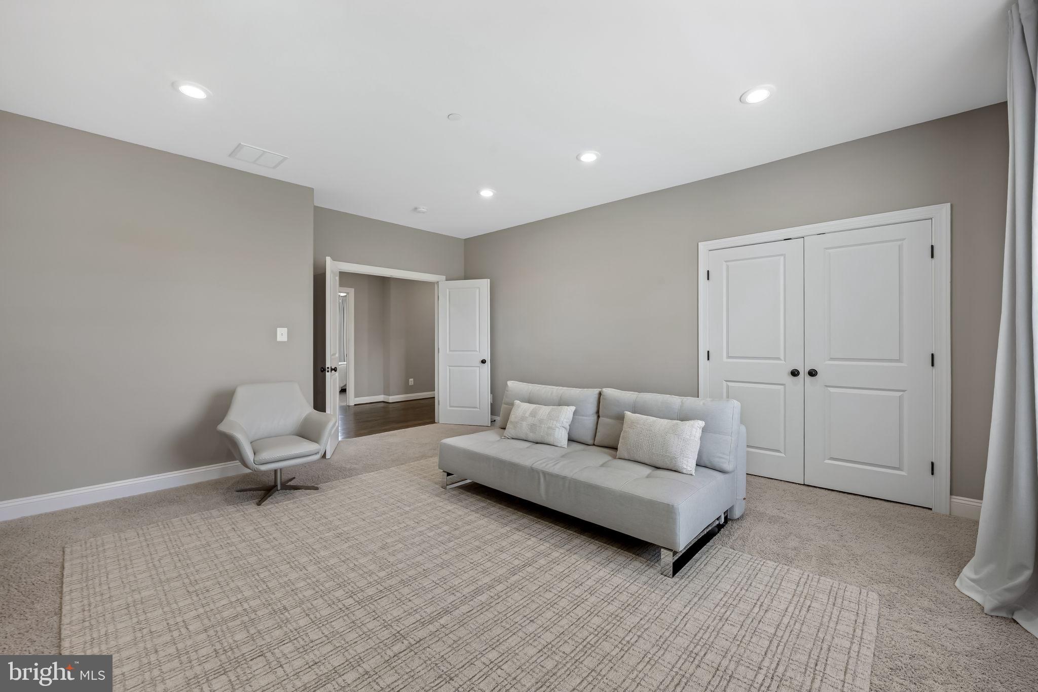 BRIAR KNOLL - Residential