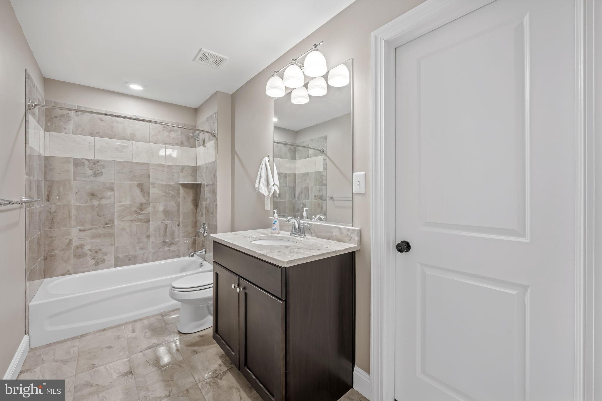 BRIAR KNOLL - Residential