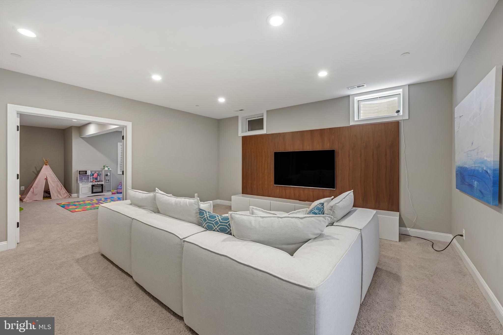 BRIAR KNOLL - Residential