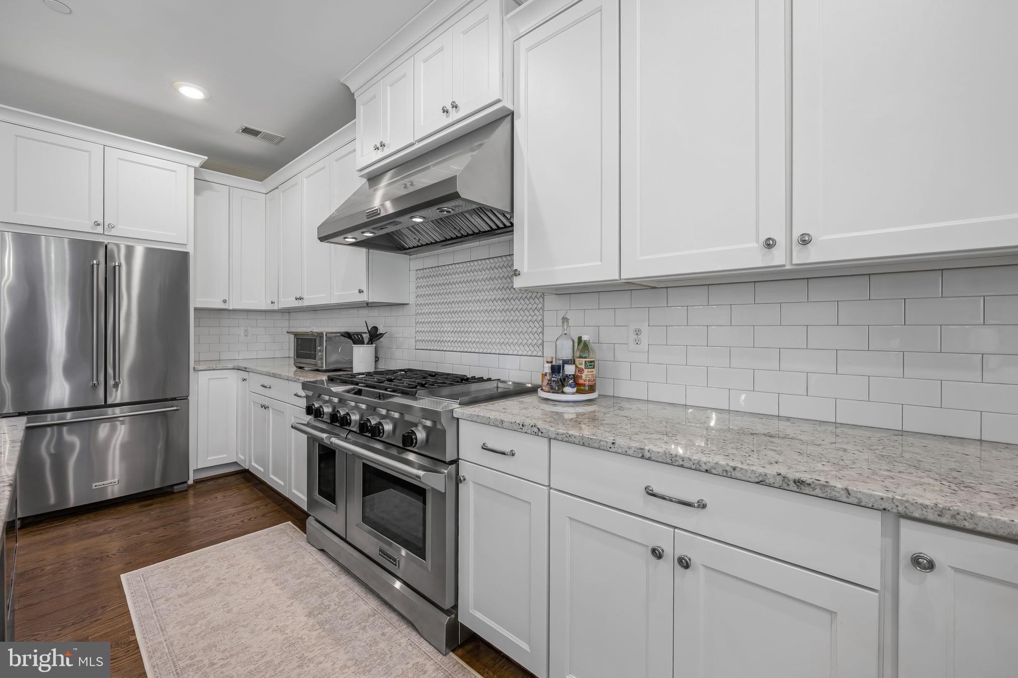 BRIAR KNOLL - Residential