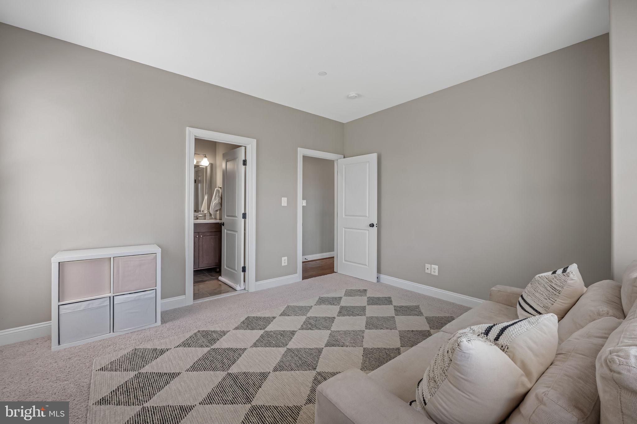 BRIAR KNOLL - Residential