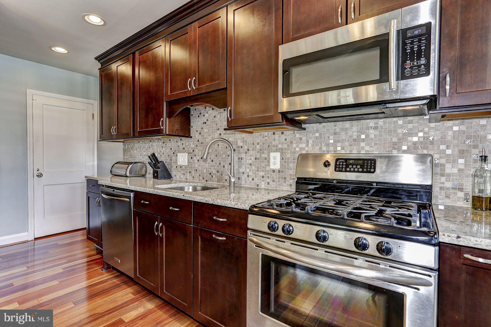 SMALL ACRES - Residential