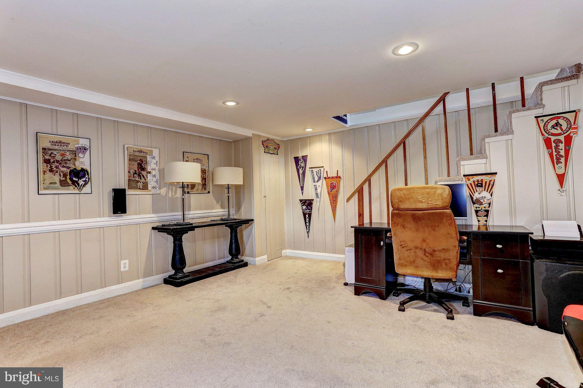 SMALL ACRES - Residential