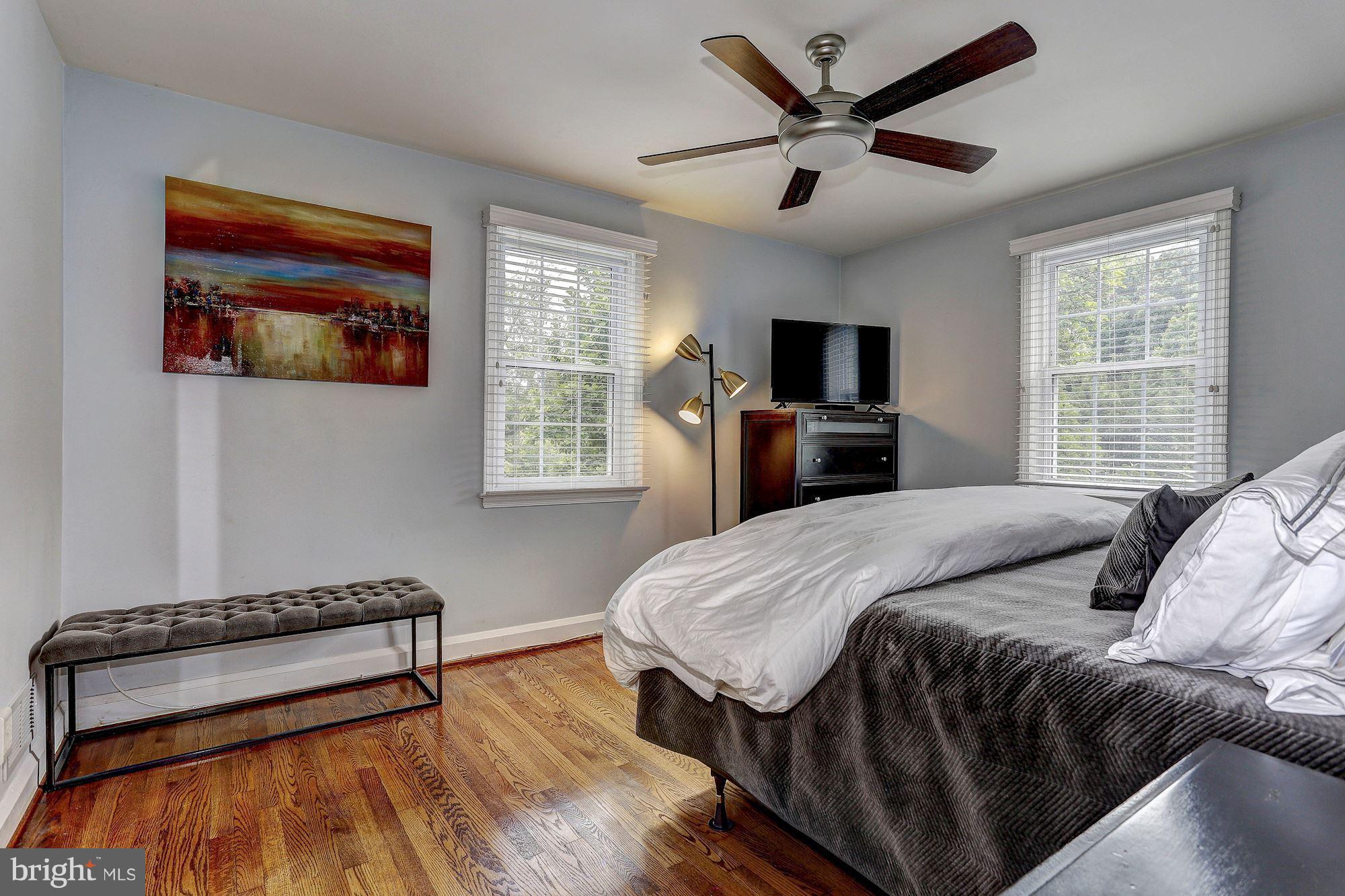 SMALL ACRES - Residential