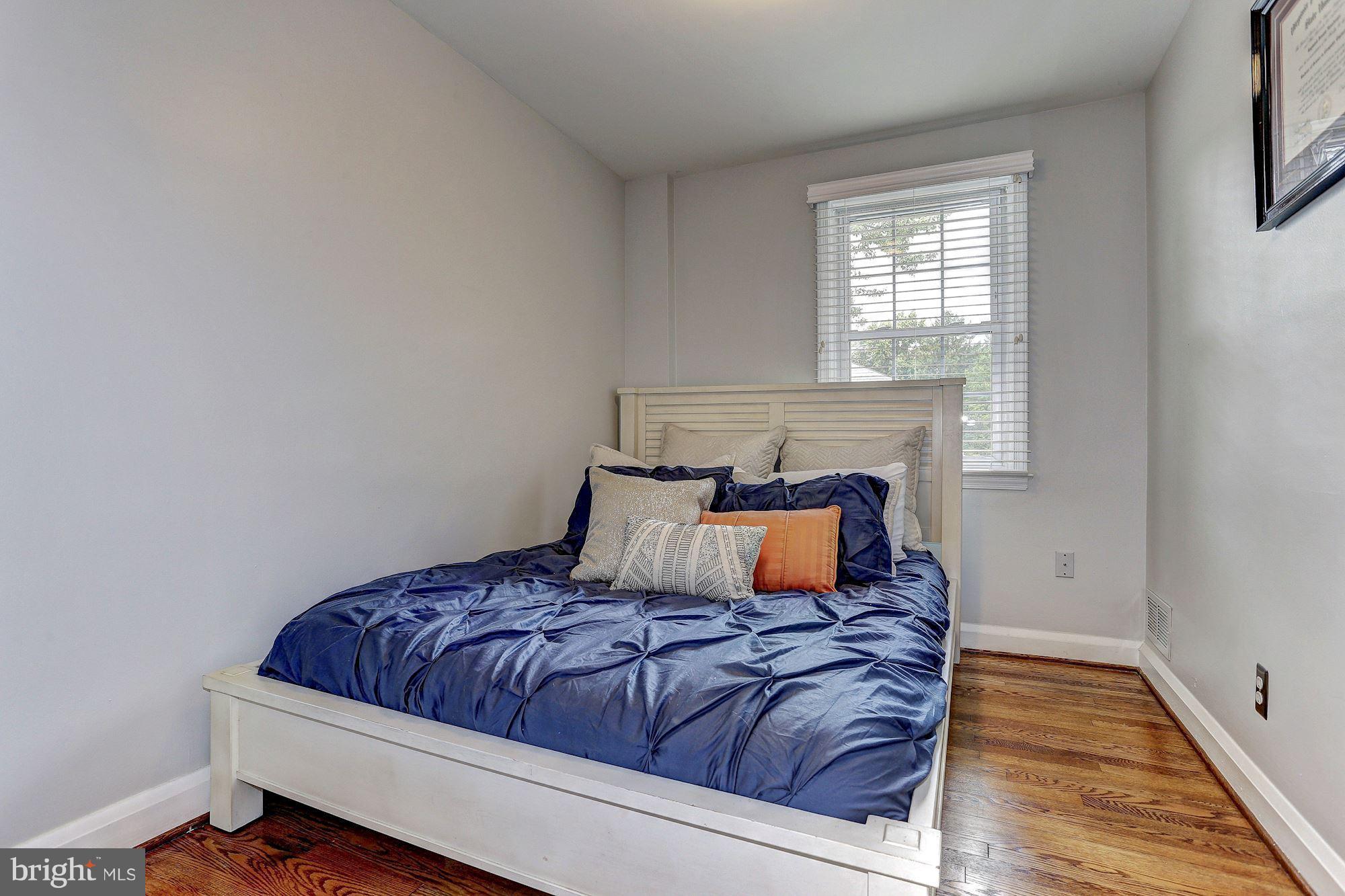 SMALL ACRES - Residential