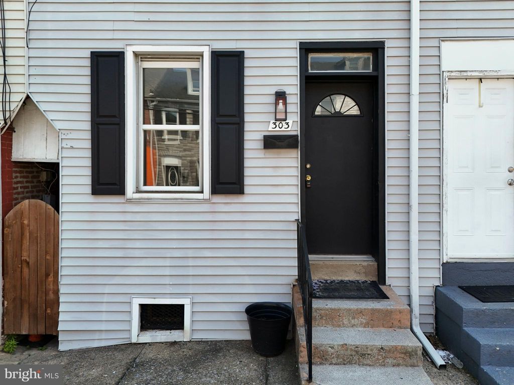 Photo of 303 Coral Street, LANCASTER, PA 17603 (MLS # PALA2070530)