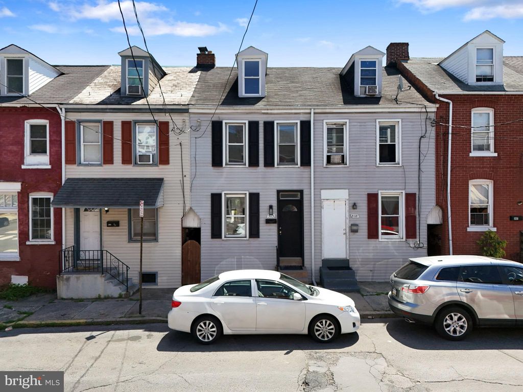 Photo of 303 Coral Street, LANCASTER, PA 17603 (MLS # PALA2070530)