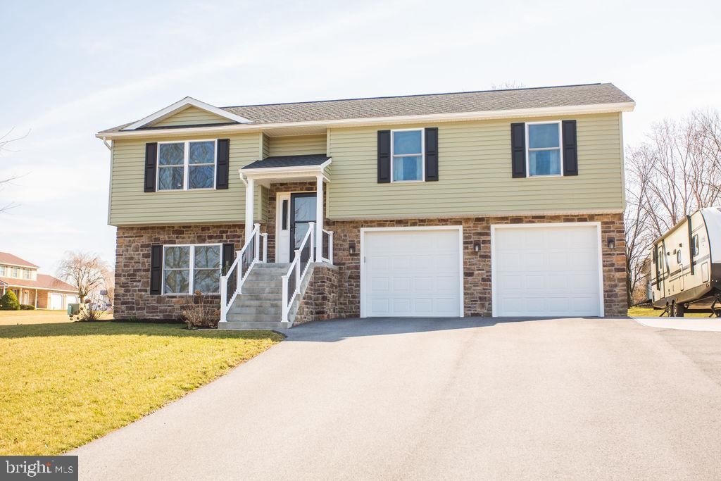 Photo of 10193 Cardinal Dr, ORRSTOWN, PA 17244 (MLS # PAFL2032104)