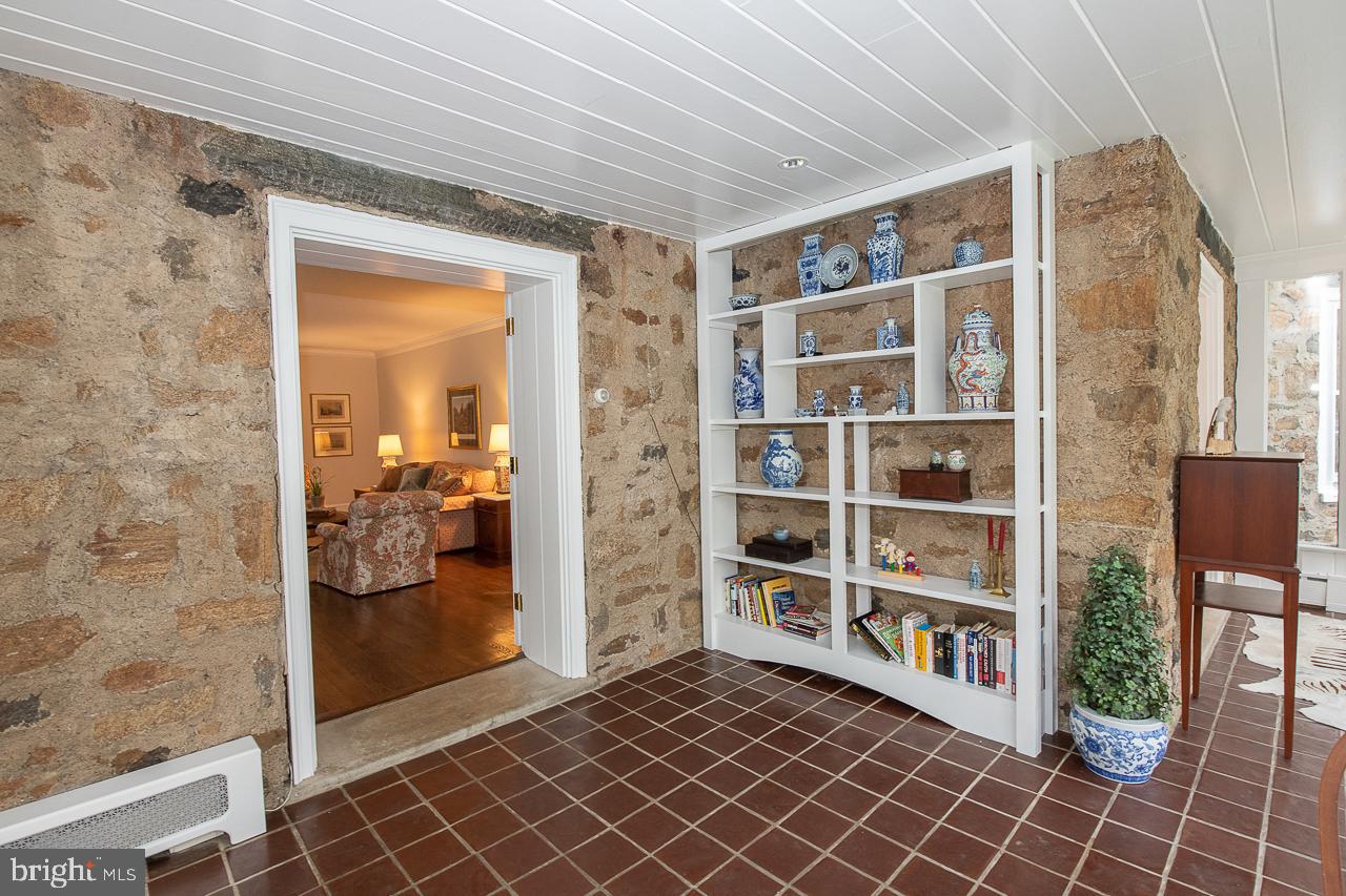 SOUTH WAYNE - Residential