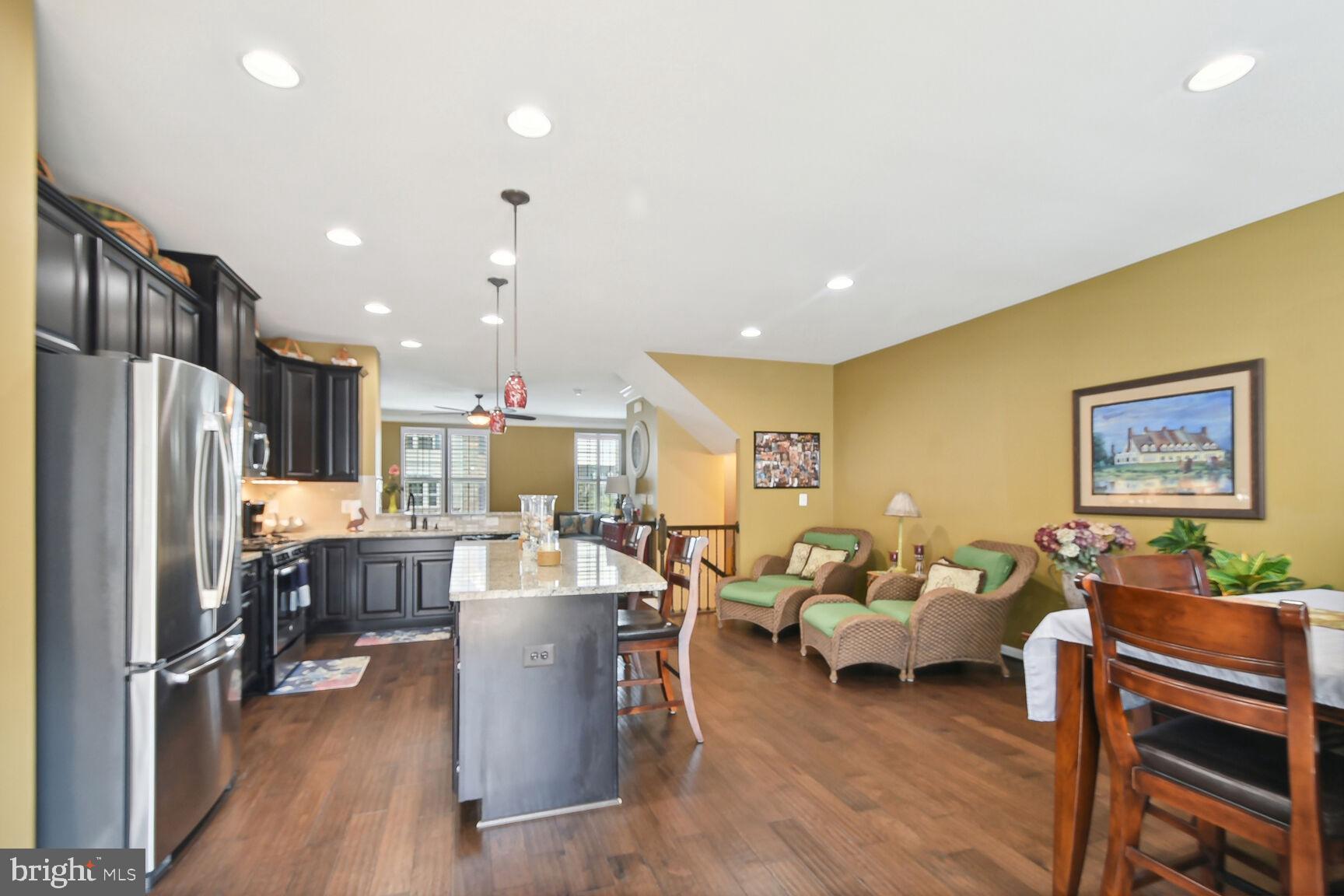 ARCOLA TOWN CENTER - Residential