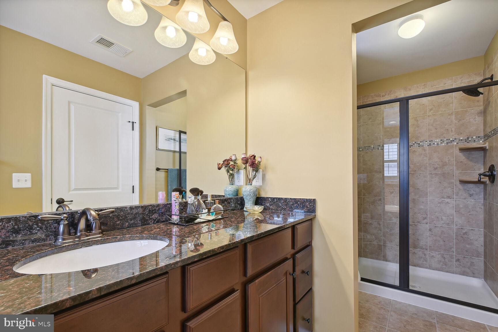 ARCOLA TOWN CENTER - Residential