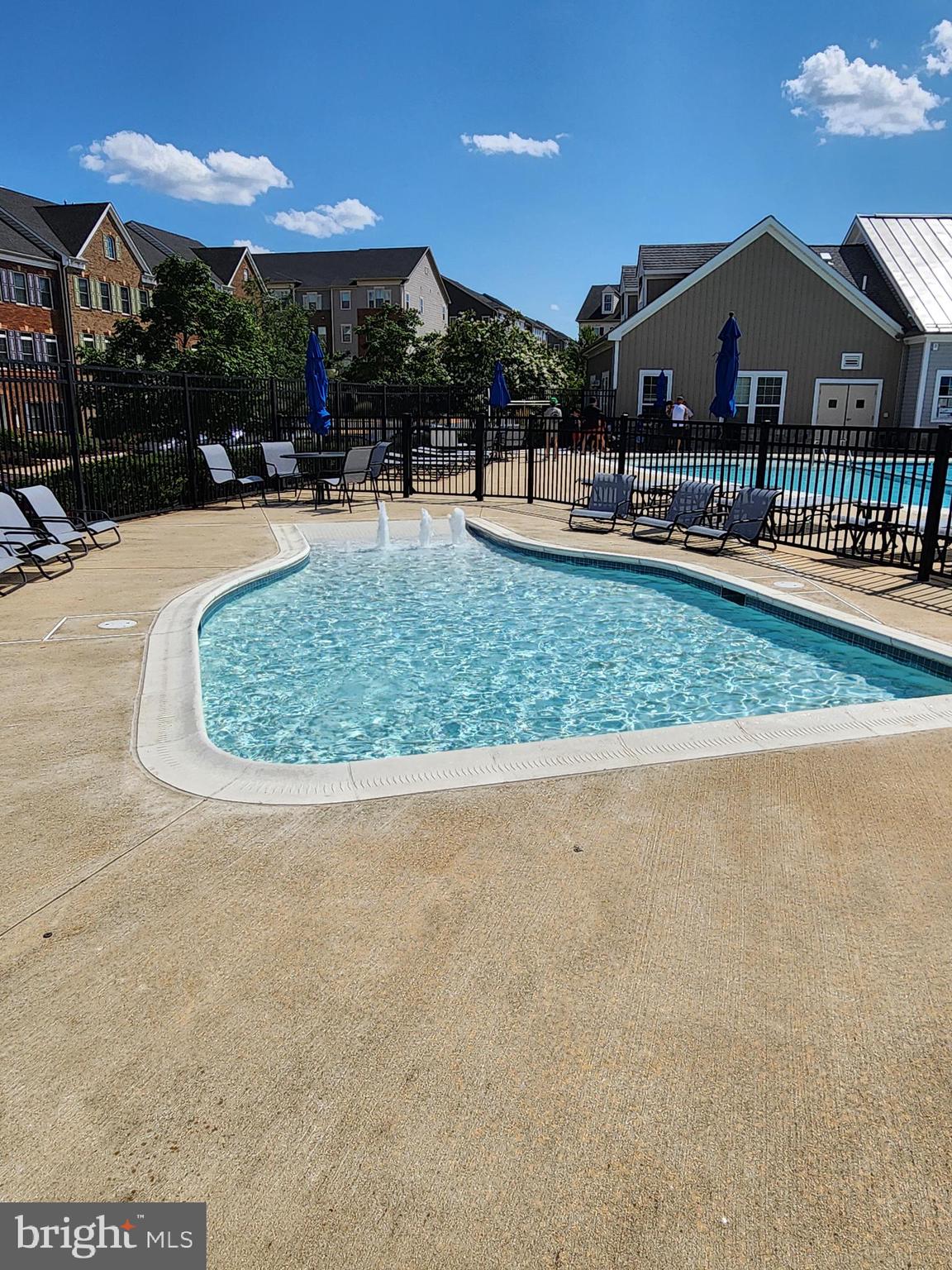 ARCOLA TOWN CENTER - Residential