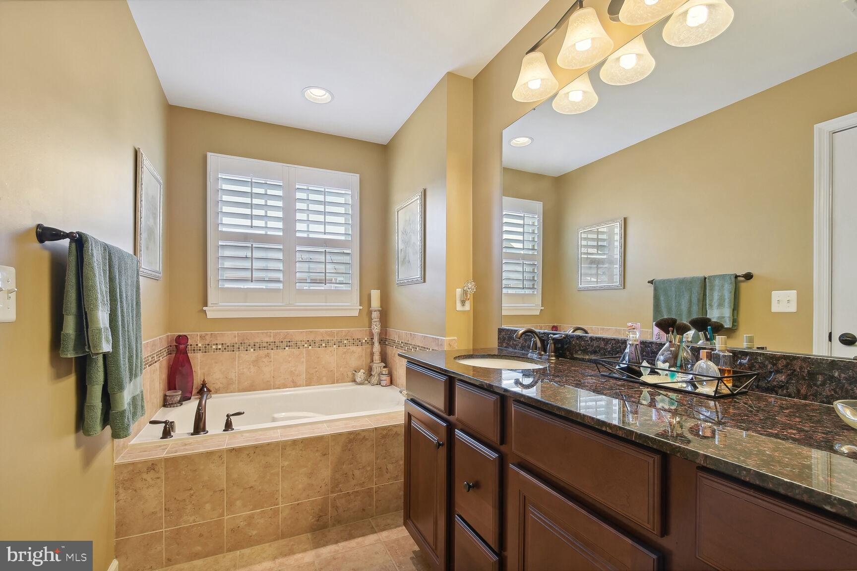 ARCOLA TOWN CENTER - Residential