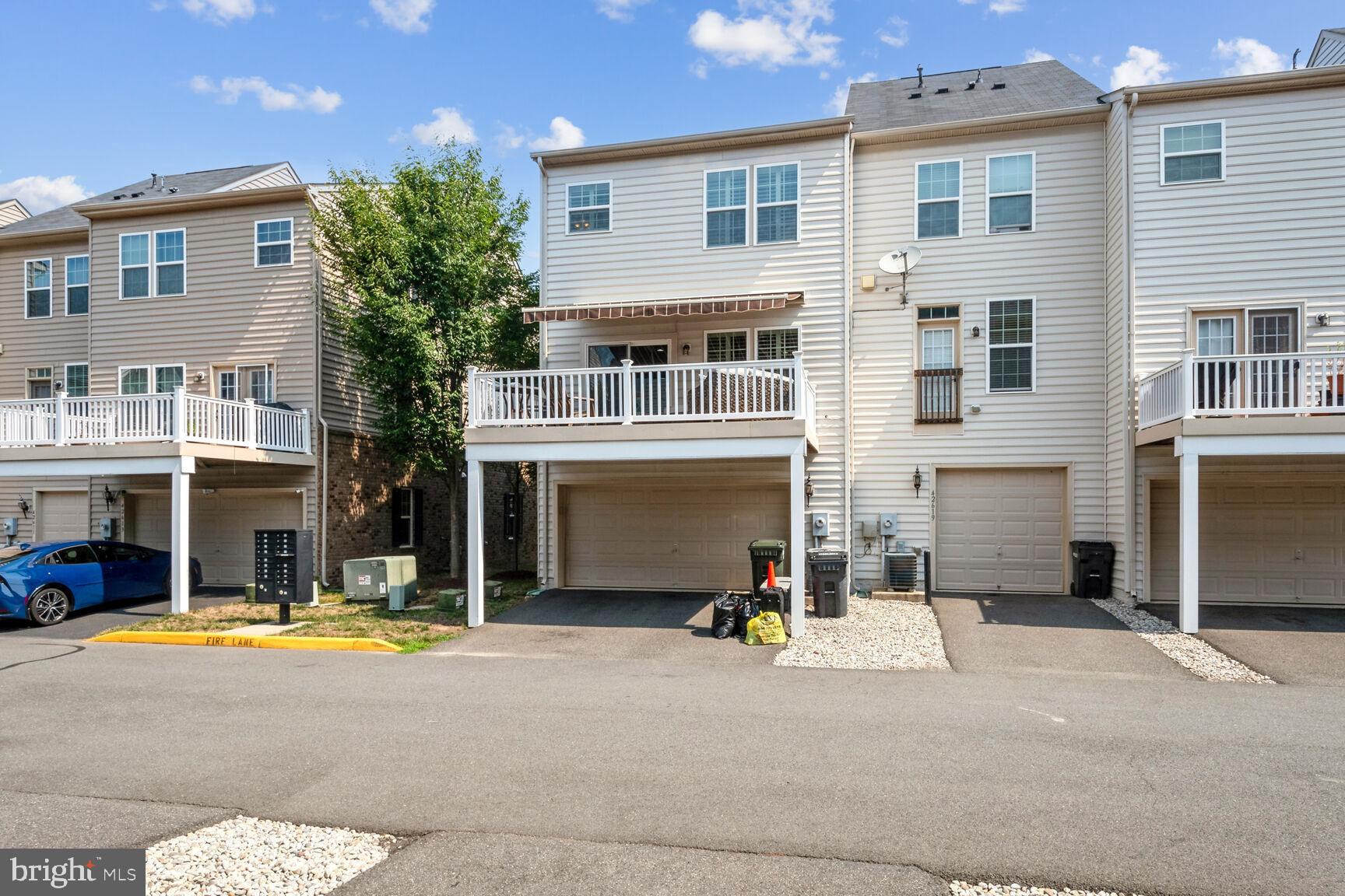 ARCOLA TOWN CENTER - Residential