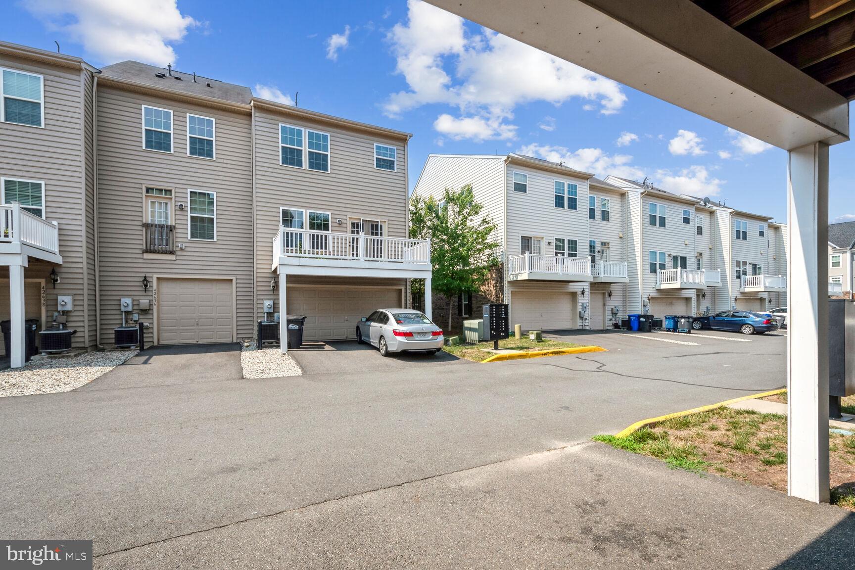 ARCOLA TOWN CENTER - Residential