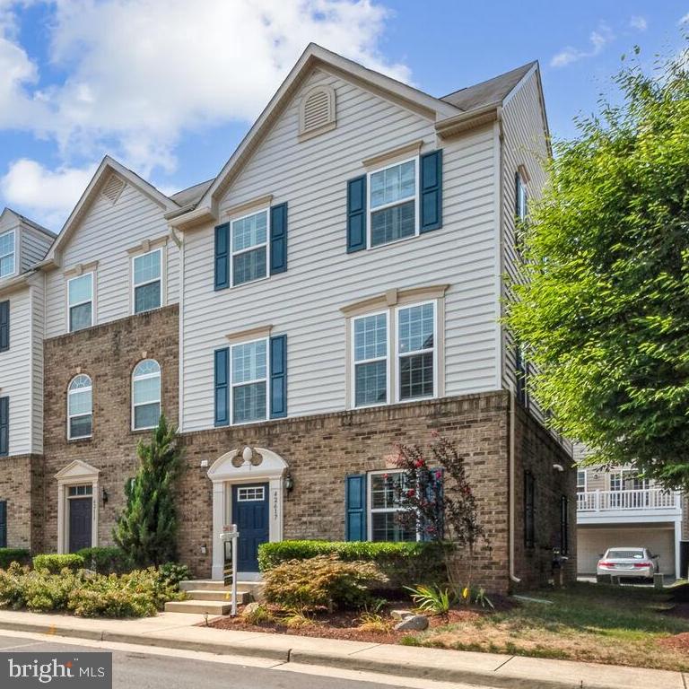 ARCOLA TOWN CENTER - Residential